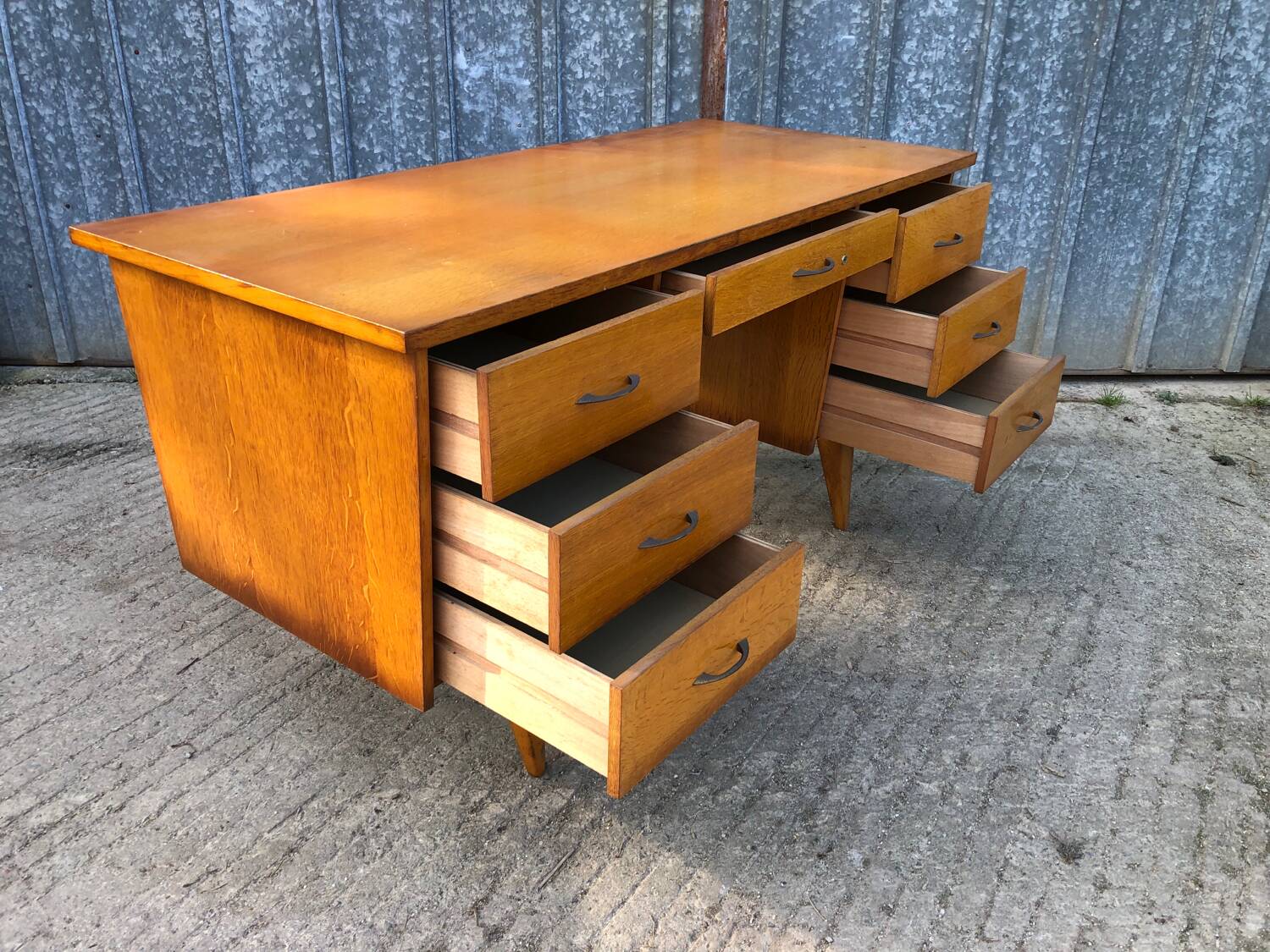 Bureau vintage à pieds compas en chêne