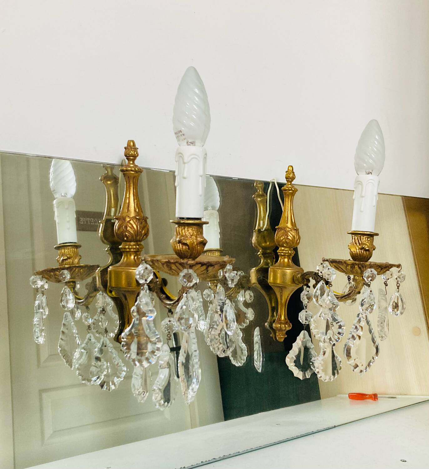 Louis XV wall lights in gilded bronze with pendants, mid-20th century / n°2