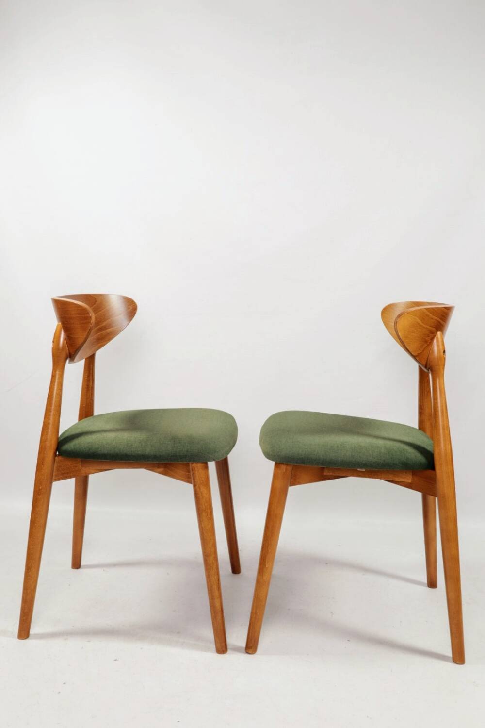 Scandinavian design dining room chairs in green velvet, set of 4
