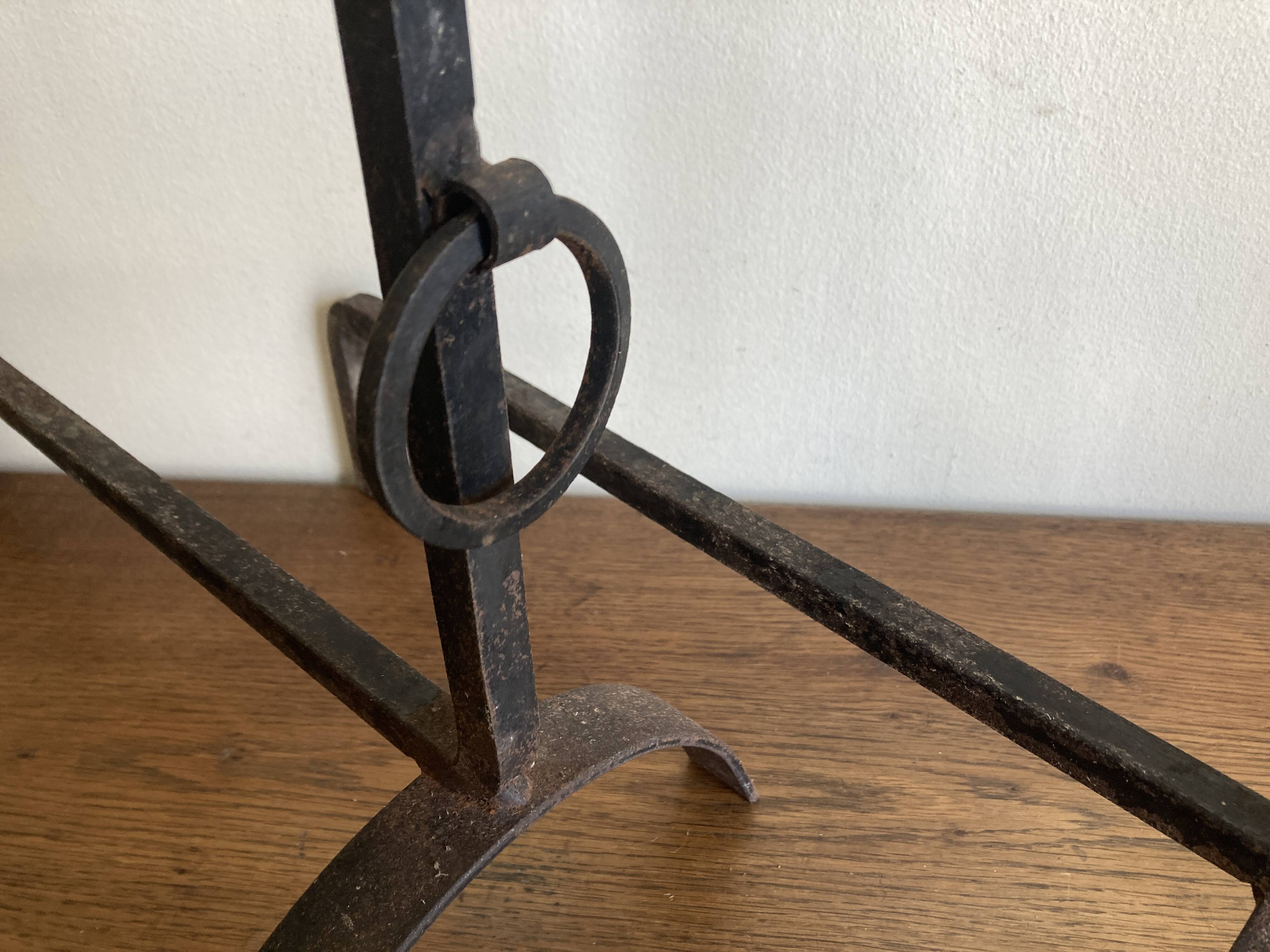 Paire de chenets en fer battu 1960