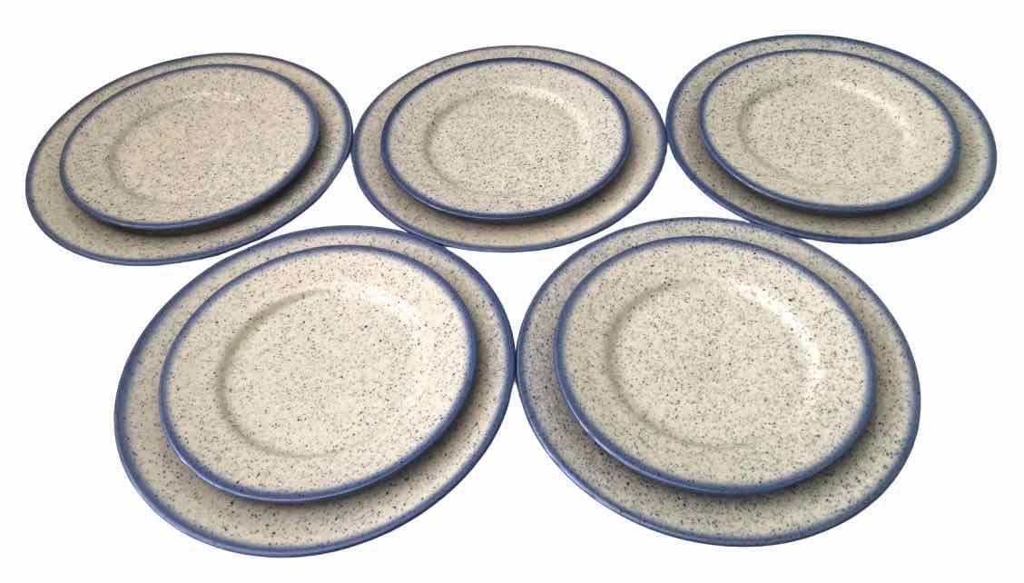 Set of 10 plates in stoneware from Poland