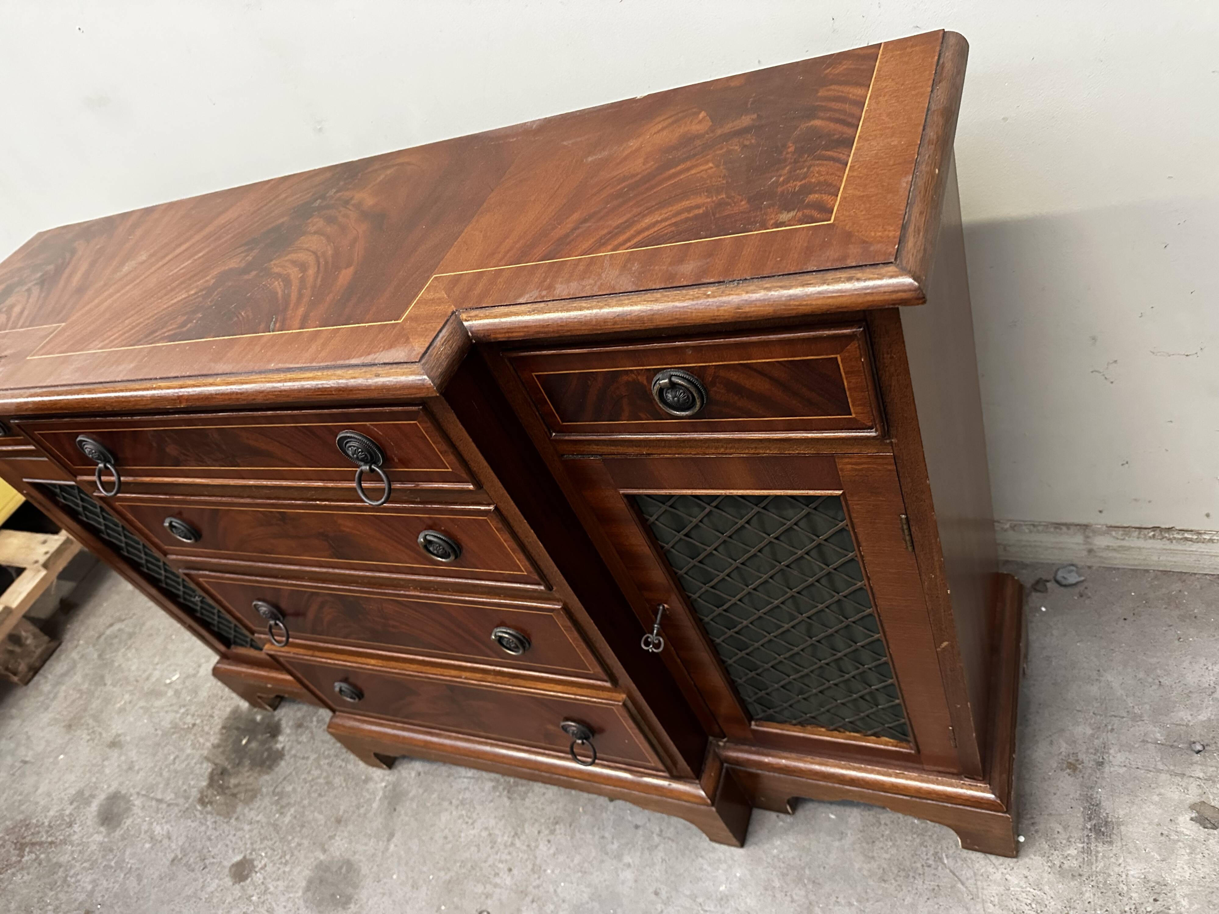 Buffet Anglais en acajou fin 19 e