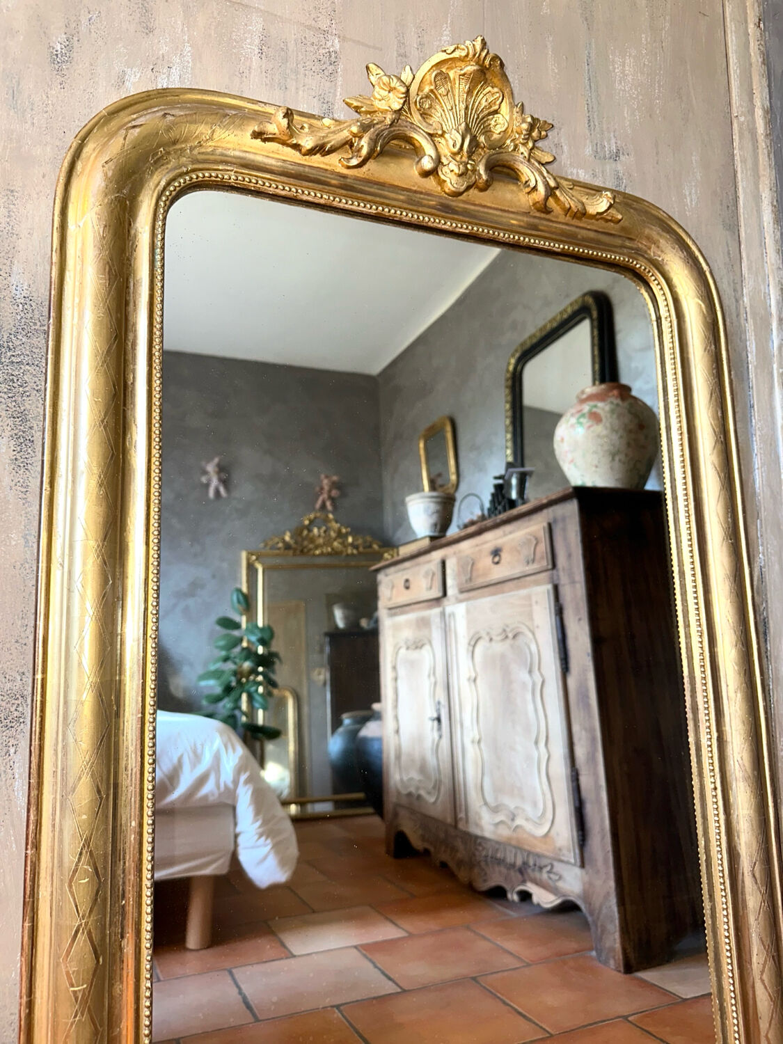 Antique gilded Louis-Philippe mirror, 19th century.