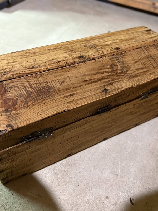 Malle ancienne rénovée en bois