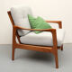 Fauteuil des années 1960 en cerisier, gris clair avec coussin vert