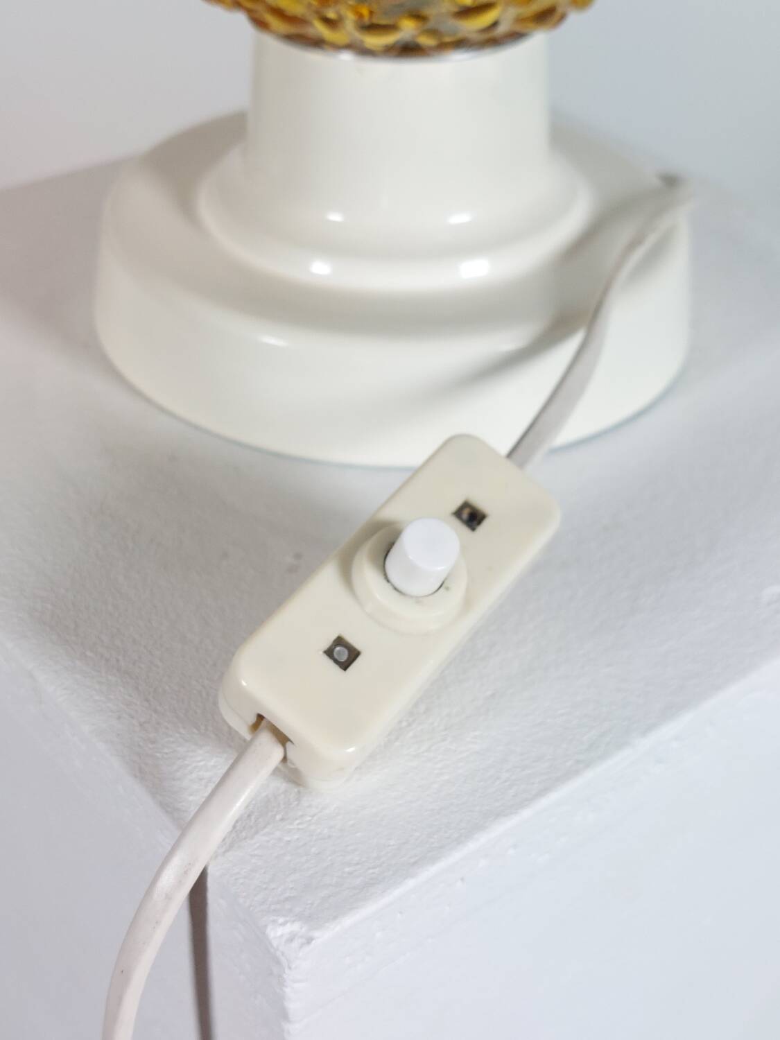 Lampe de table vintage en aluminium et verre à bulles pressées