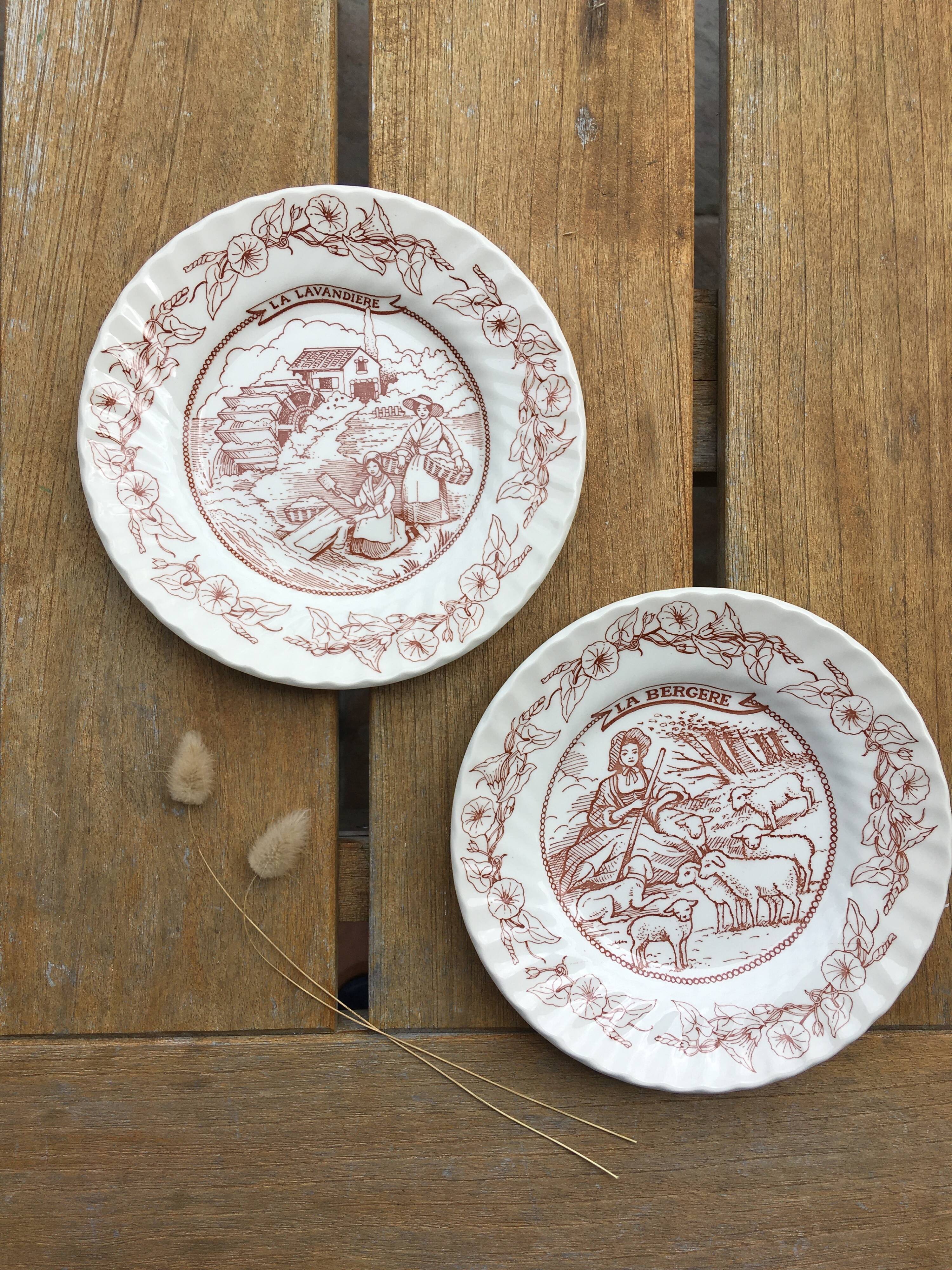 Pair of vintage dessert plates