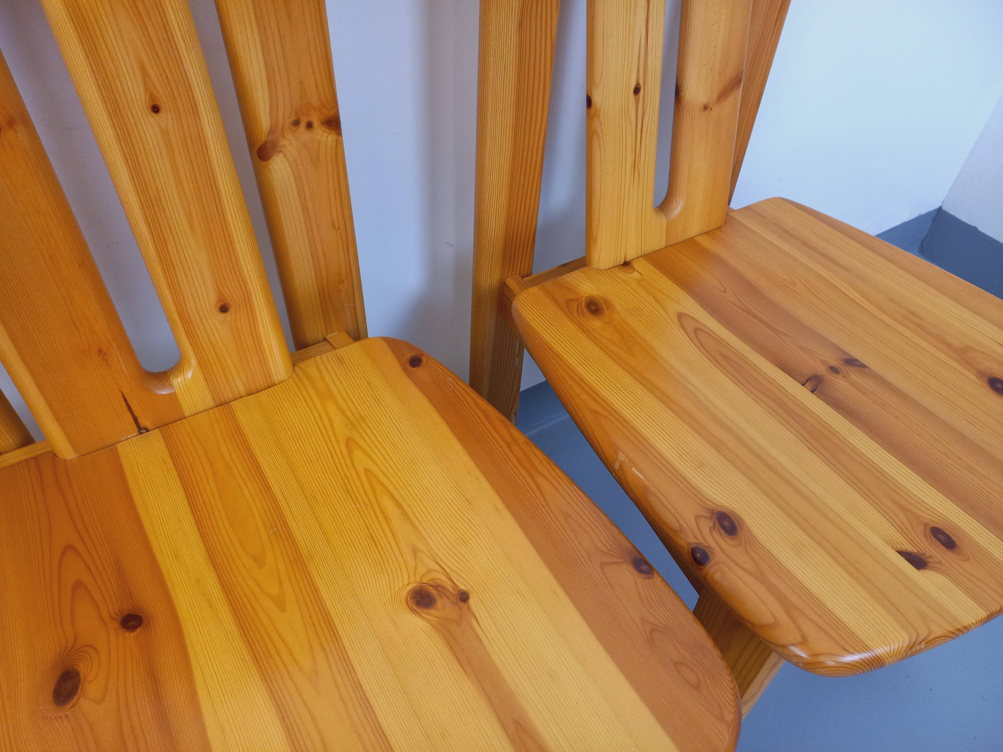 Set of 4 vintage pine chairs from the 70s and 80s
