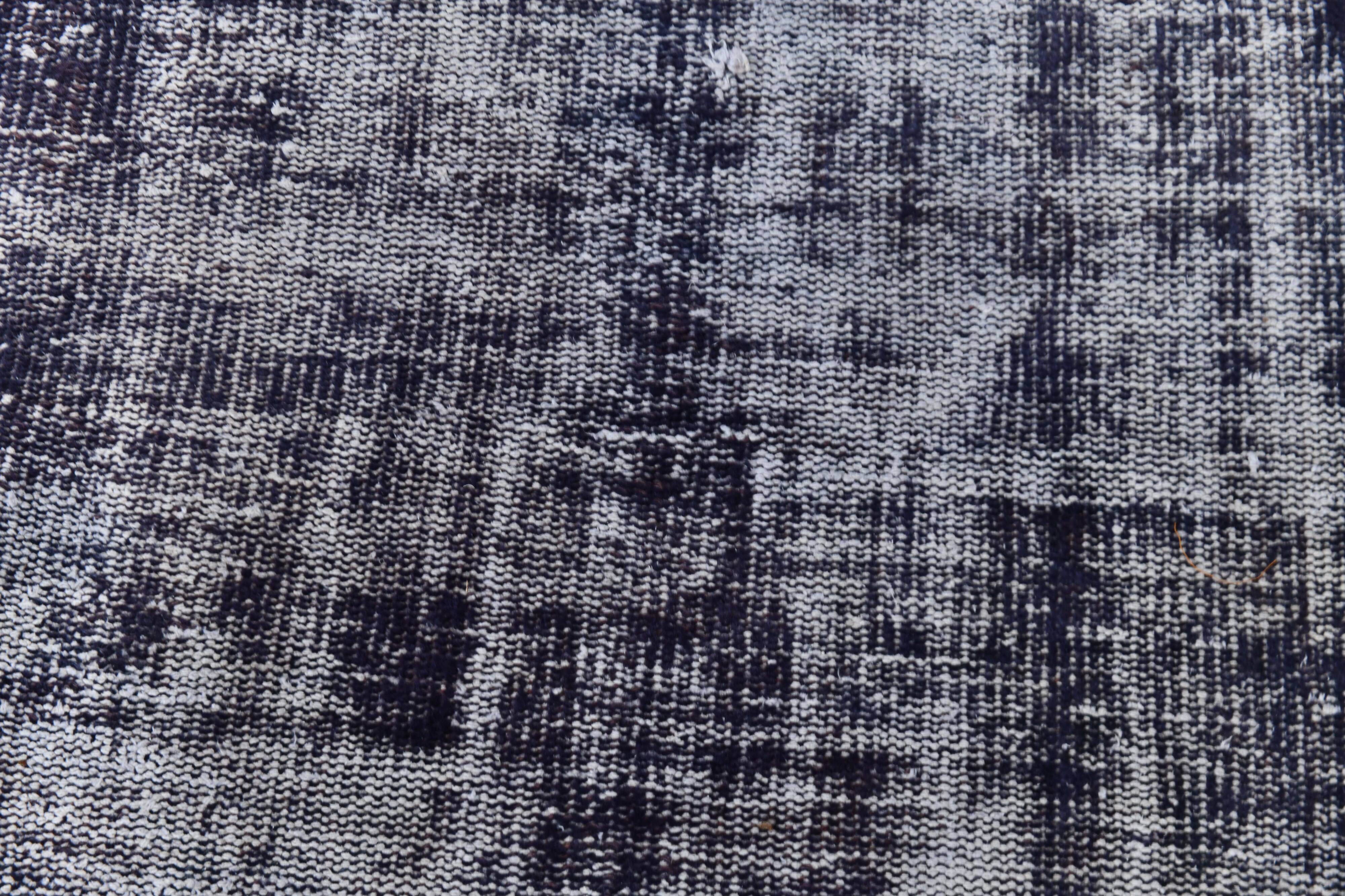 170x275 cm Dark Purpel vintage carpet, distressed dark purpel old carpet.