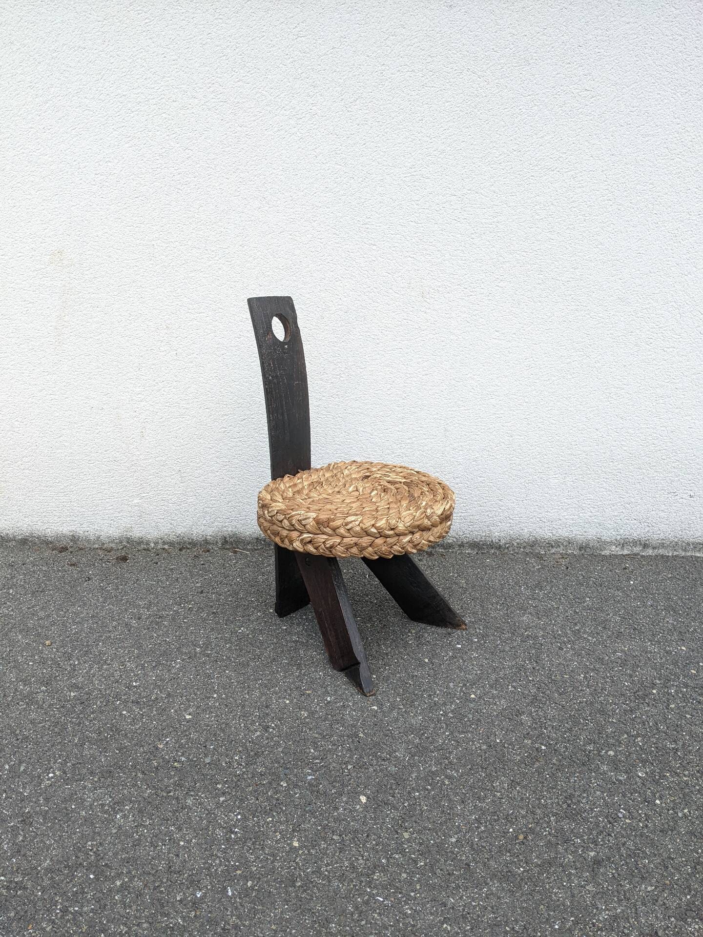 Chaise de cheminée tripode Audoux Minet brutaliste