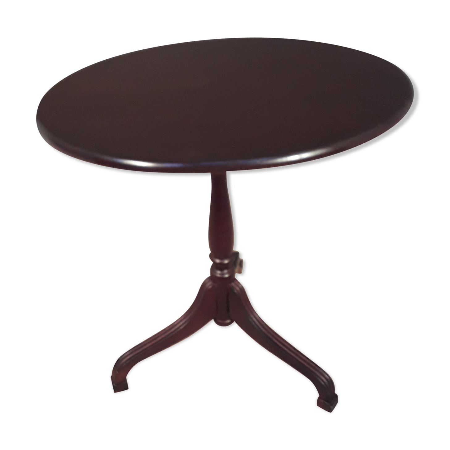 Gueridon has tipping tray