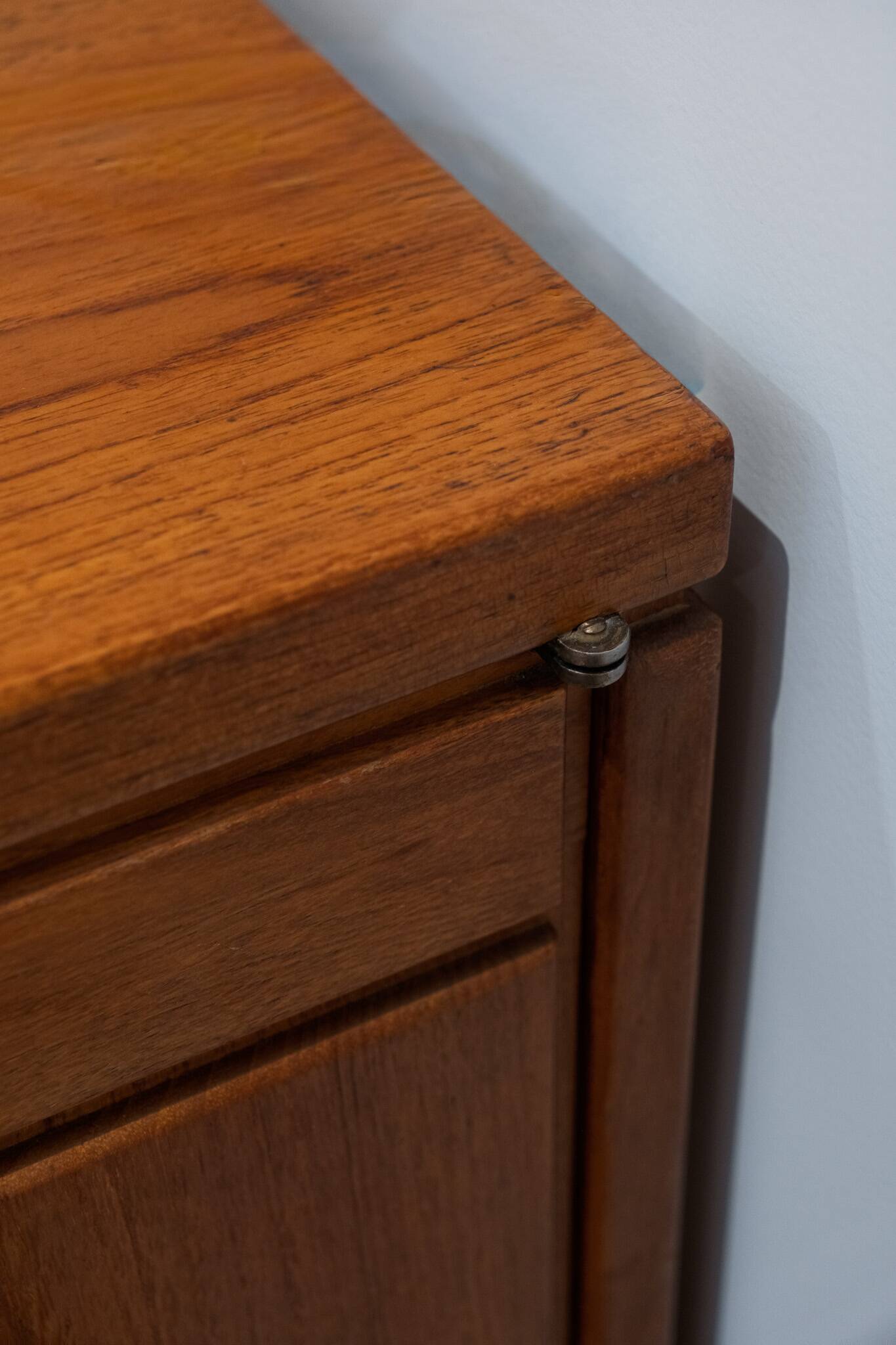 Solid elm sideboard – Brutalist & Modernist design, circa 1960-70