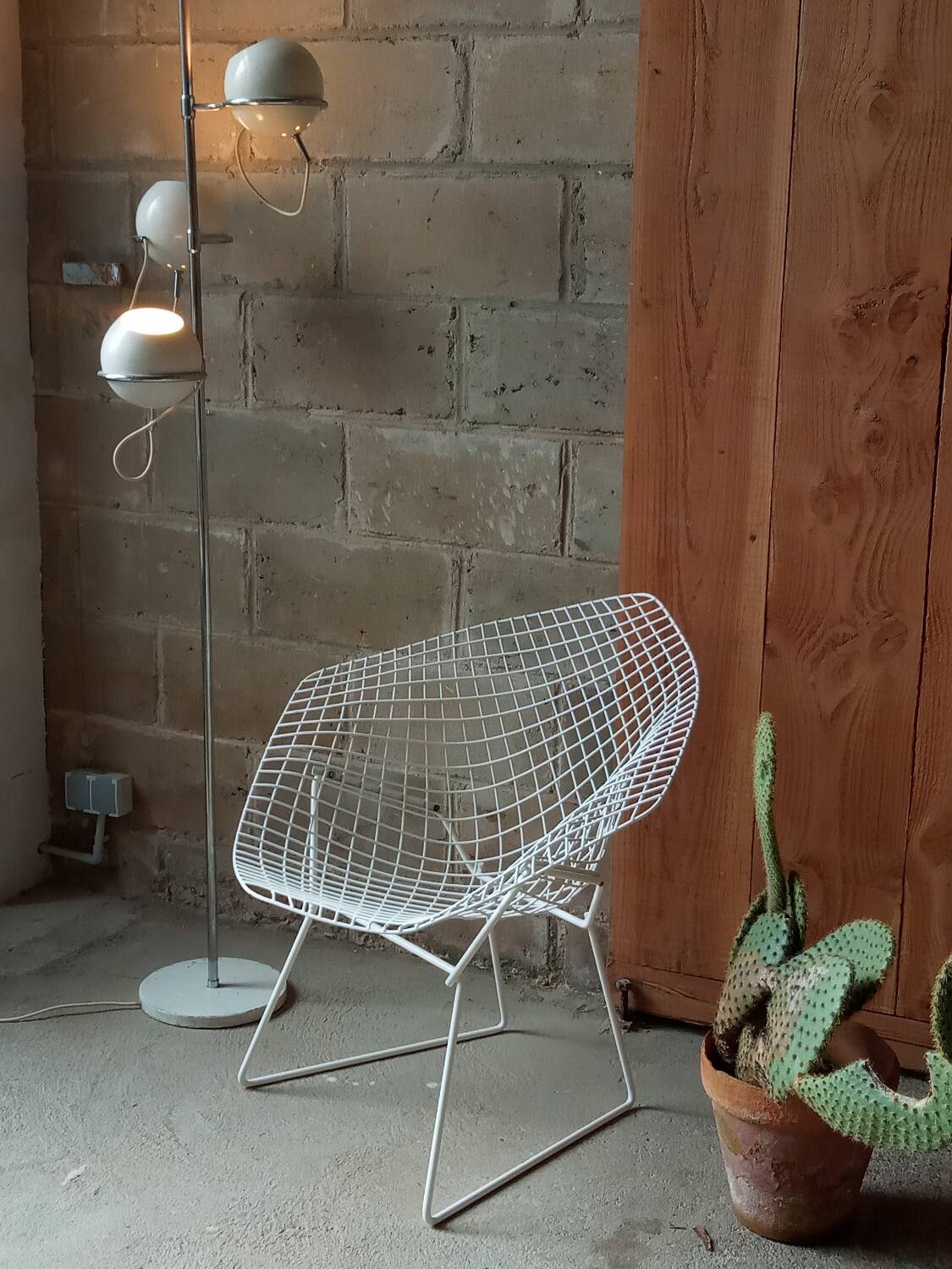 Diamond armchair by Harry Bertoia