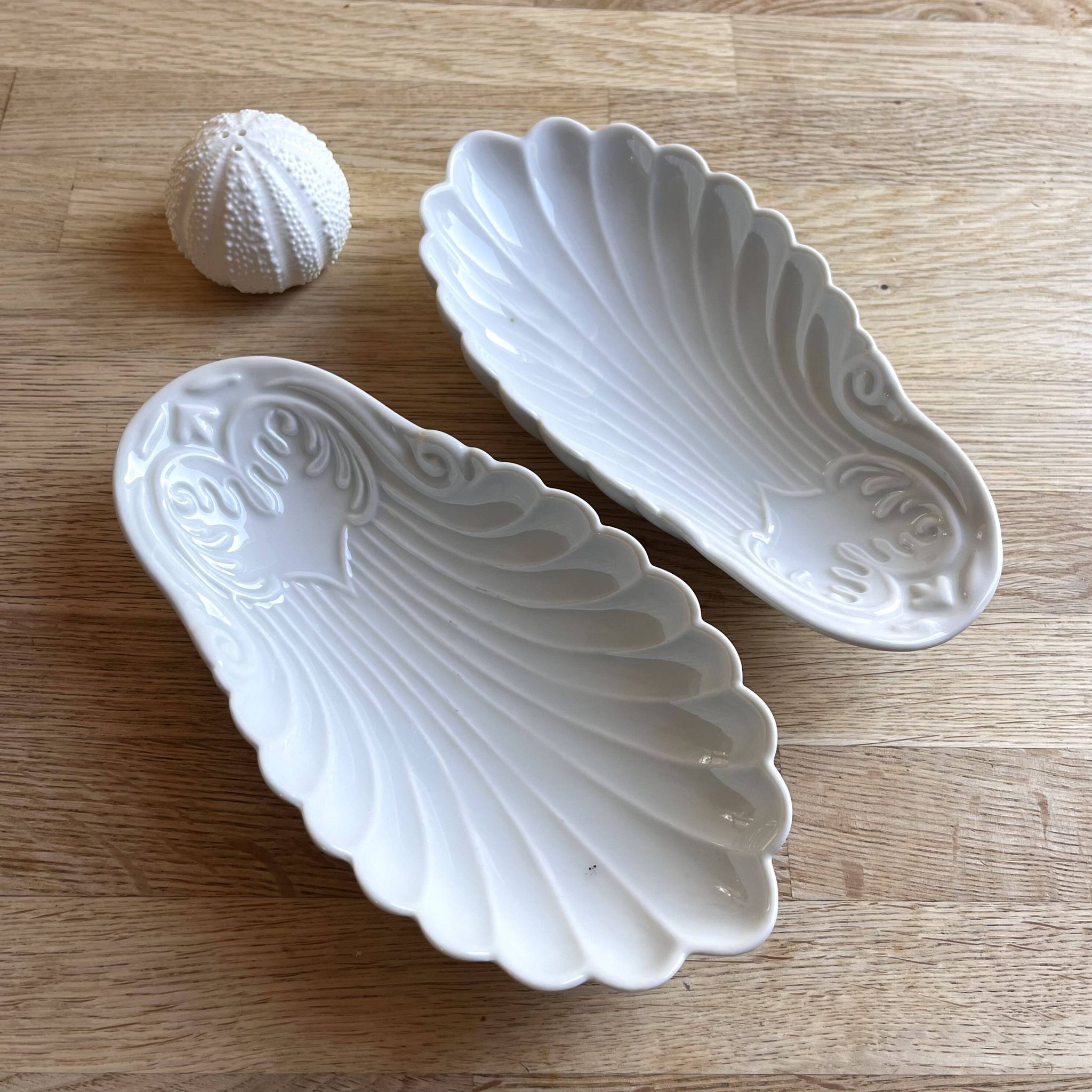 Paire de coupelles coquilles en porcelaine
