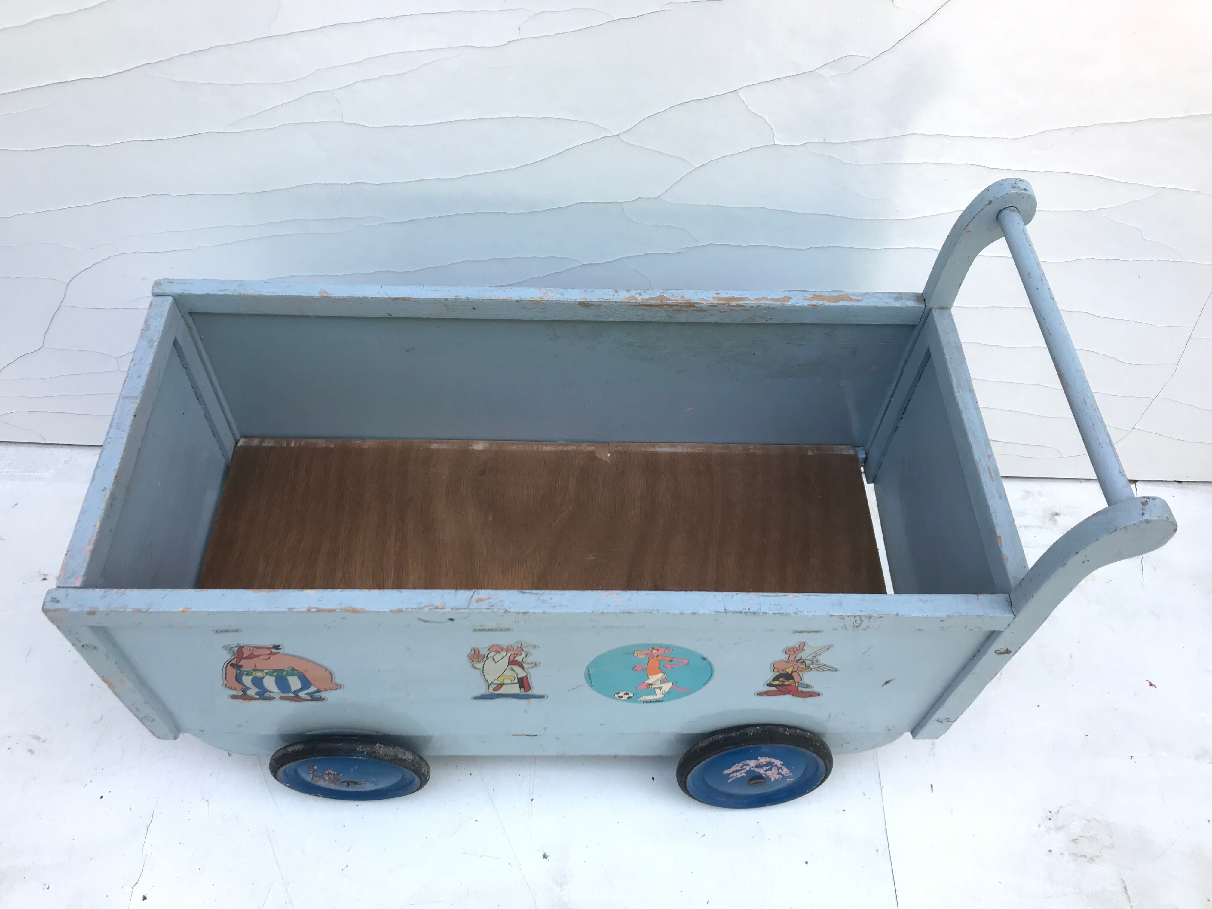 Ancien chariot à jouets en bois