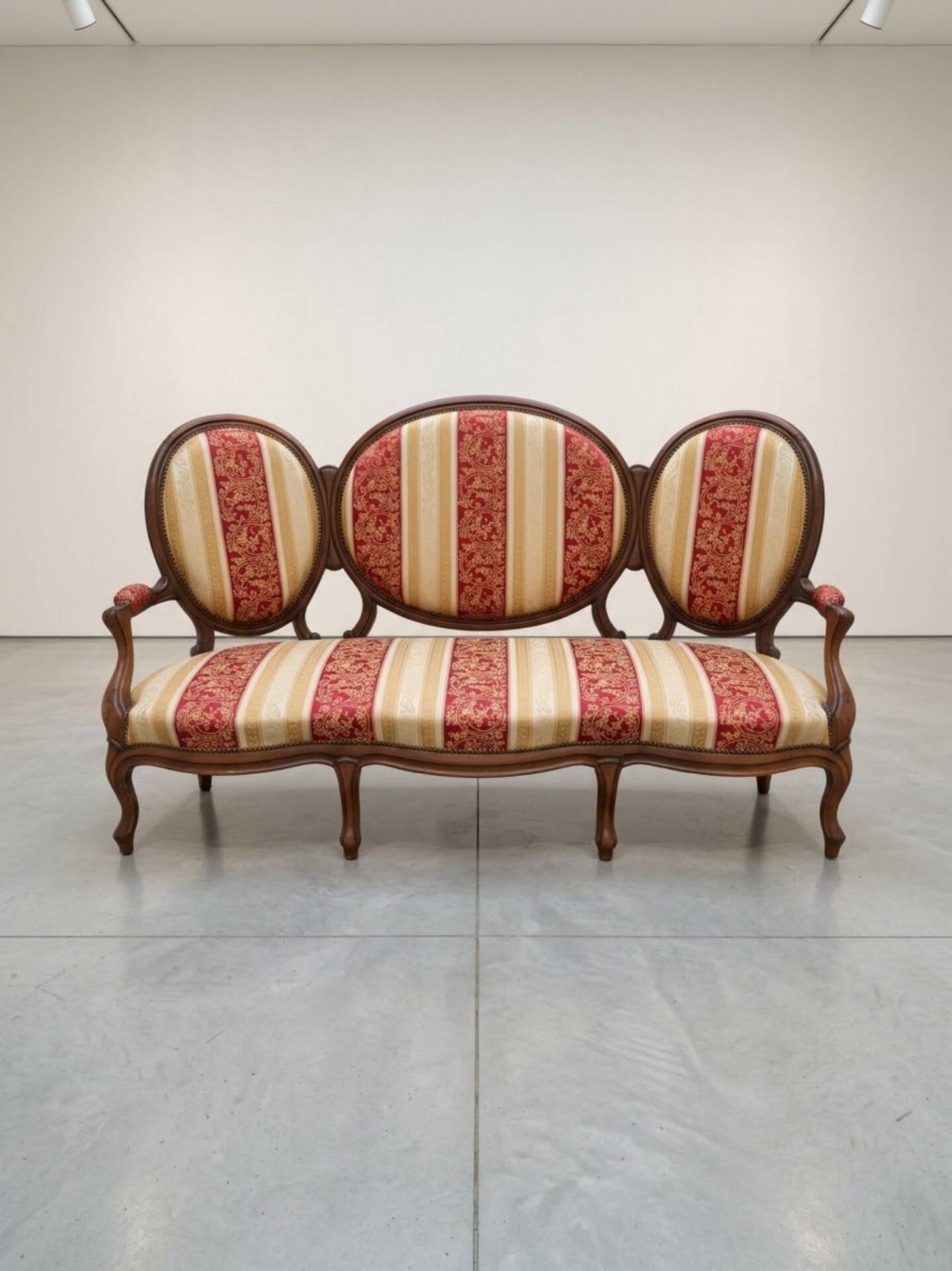 Napoleon III period canapé