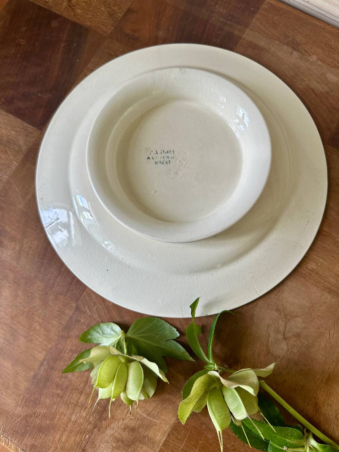 Small round dish on foot