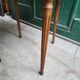 Table bouillotte 2 tirettes et 2 tiroirs plateau marbre style Louis XVl