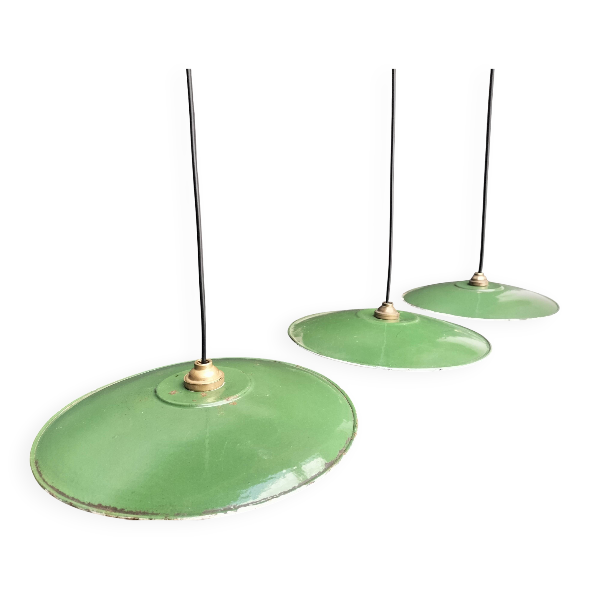Three enamelled sheet metal suspensions