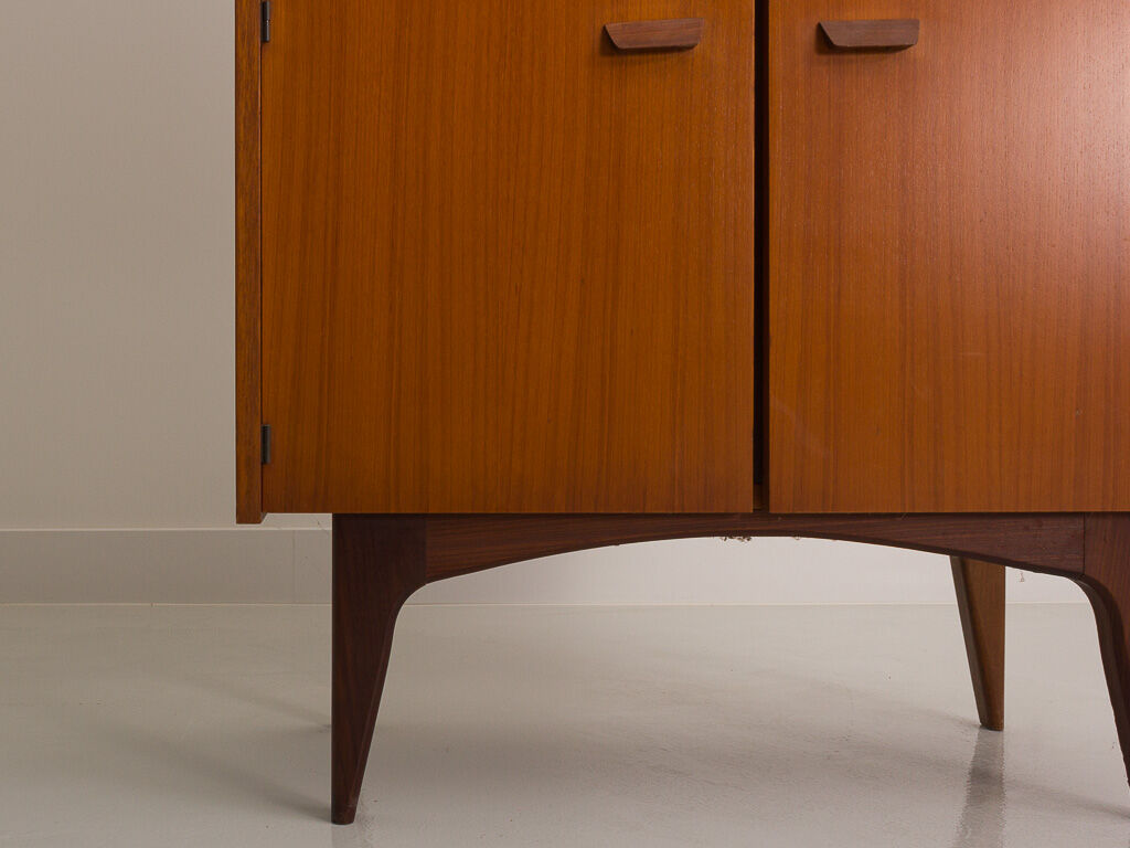 Teak sideboard consisting of a showcase with shelves and a double door