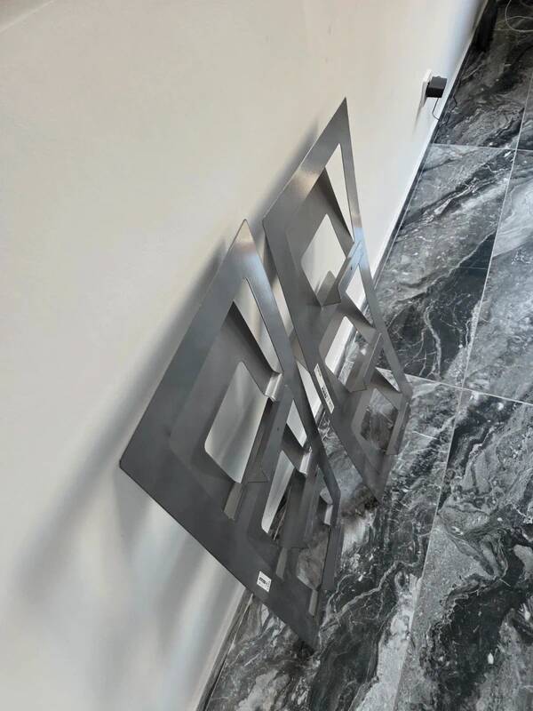 2 vintage magazine racks from the 2000s, minimalist design