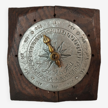 Ancien calendrier perpétuel manuel artisanal bois et métal