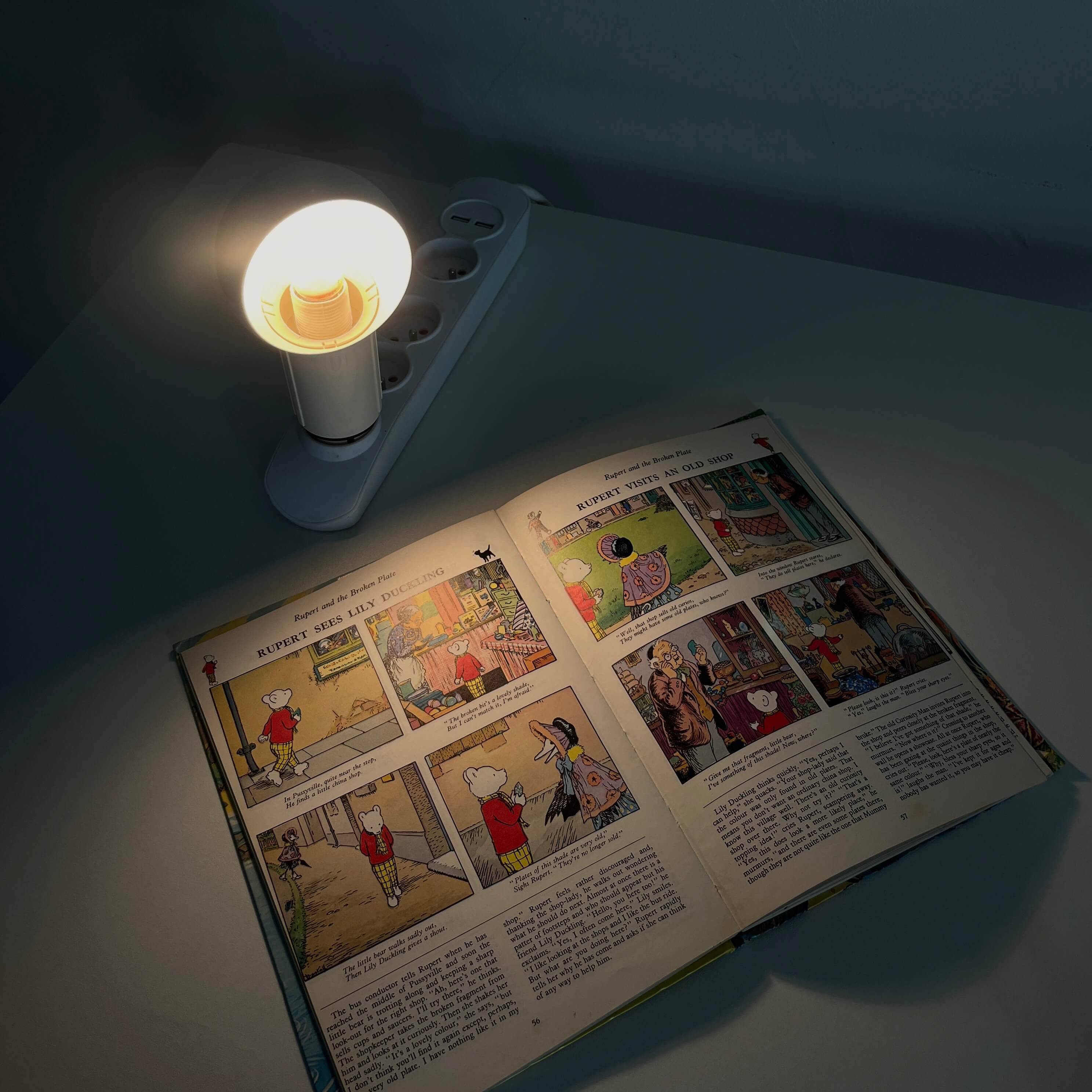 White Vintage Plug-in Lamp