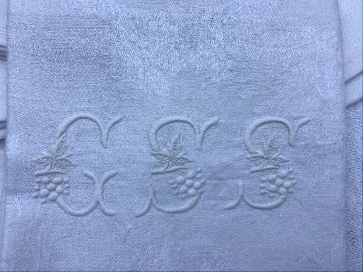 Set of 12 vintage white napkins with lilacs, monogrammed GSS.
