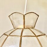 Mother-of-pearl suspension and golden spiral