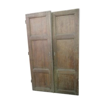 Double closet door