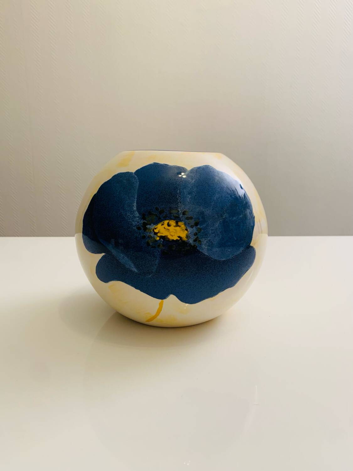 Lunéville earthenware ball vase - "Blue Anemone" collection