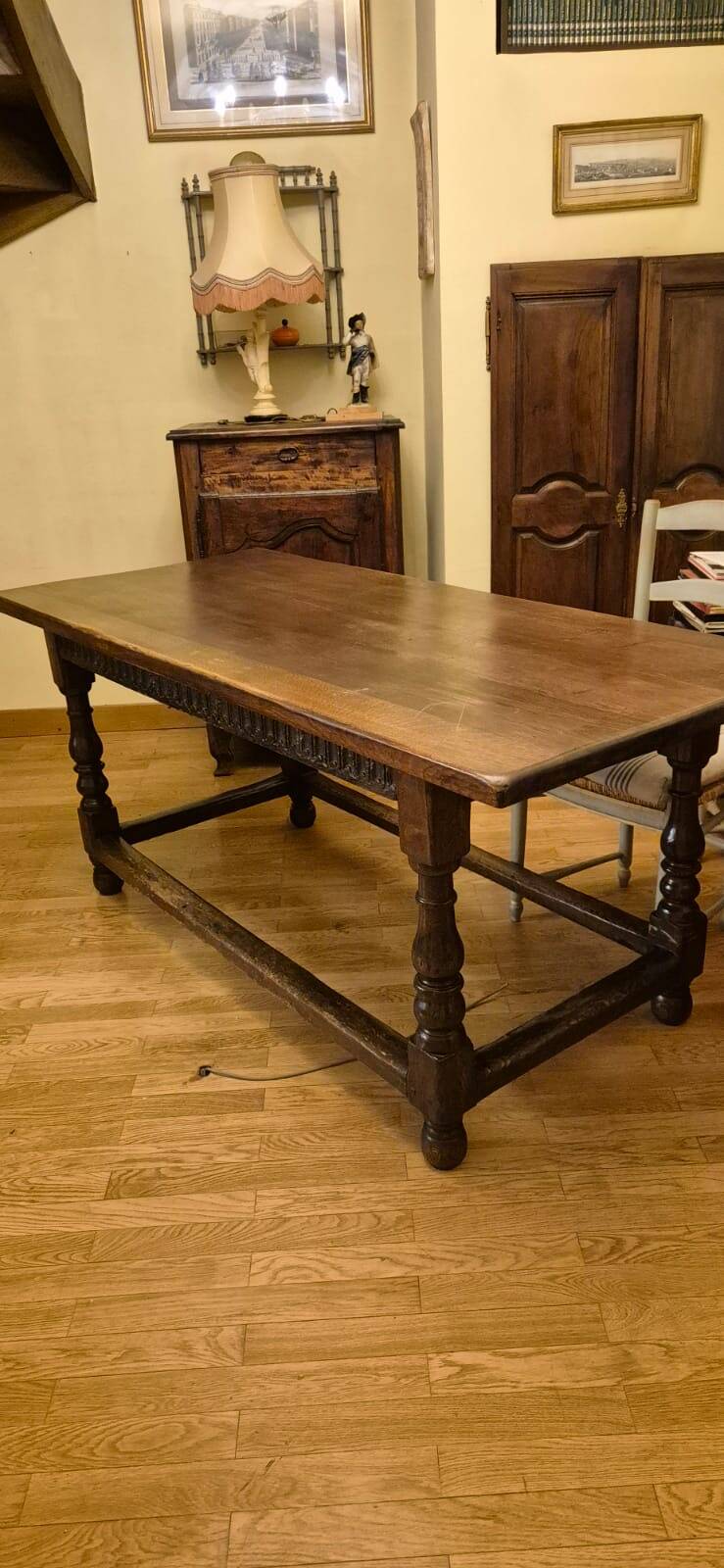 Table ancienne en bois naturel, style Louis XIII