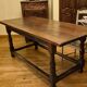 Table ancienne en bois naturel, style Louis XIII