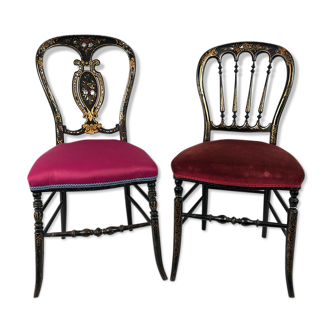 Série de deux chaises Napoléon III, bois noirci burgauté de nacre