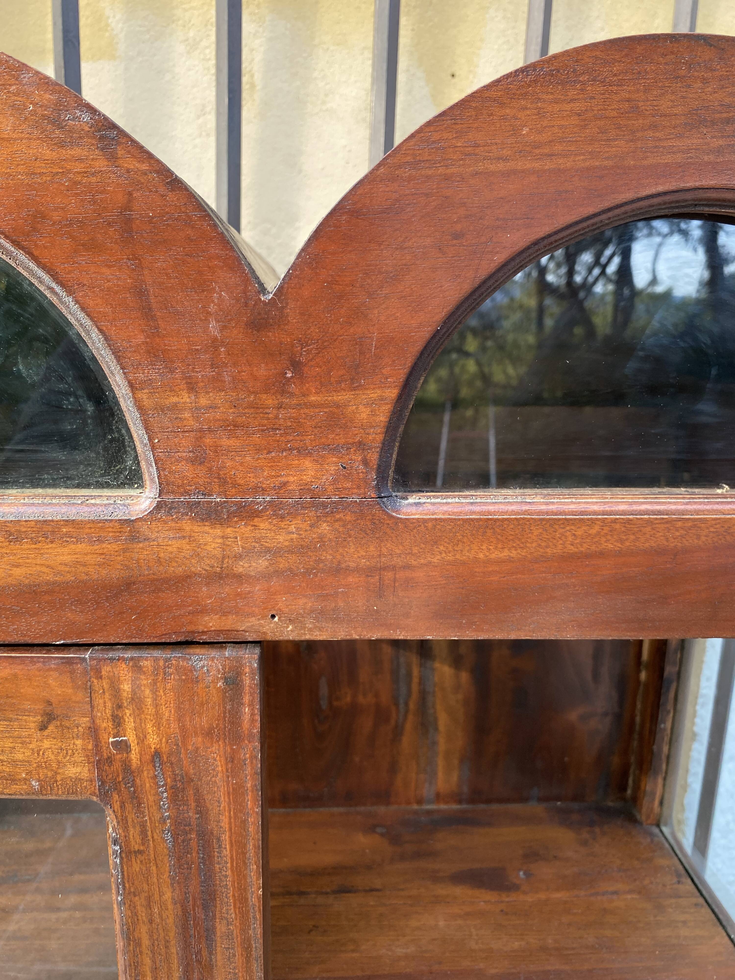 Exotic showcase cabinet 2 doors with key