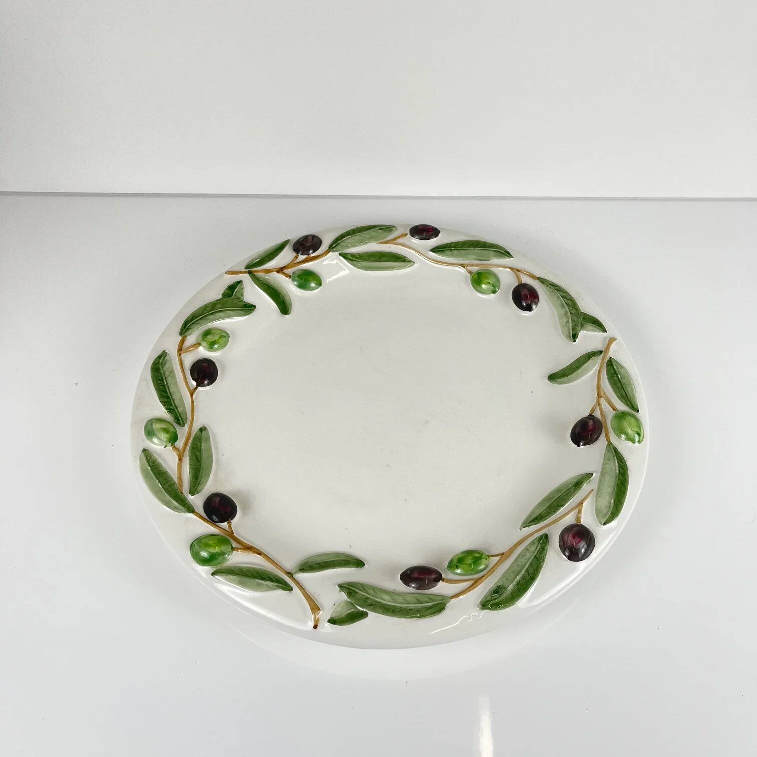 Round earthenware dish "olive", Deruta, Tiriduzzi, Italy