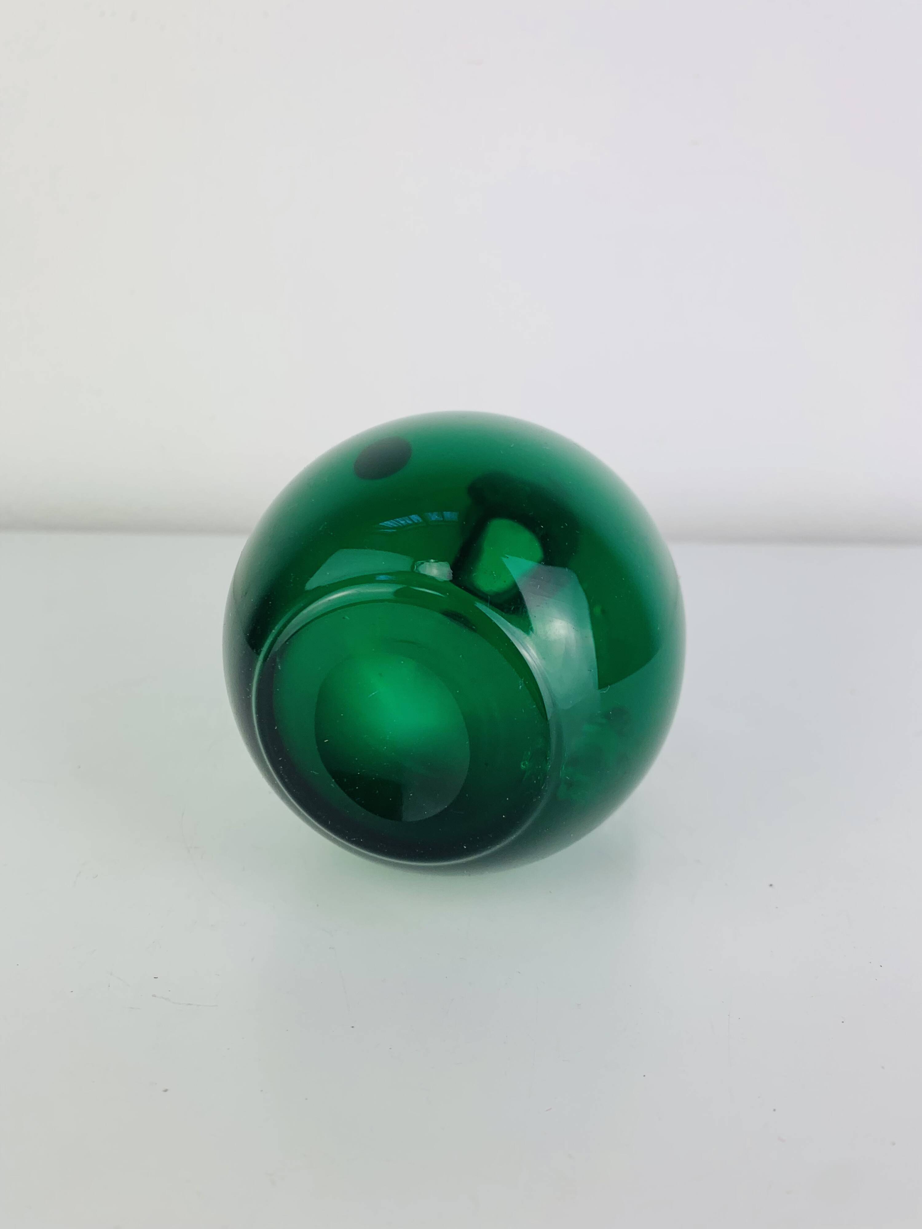 Vase rond verre de Murano vert, anse torsadée, vintage
