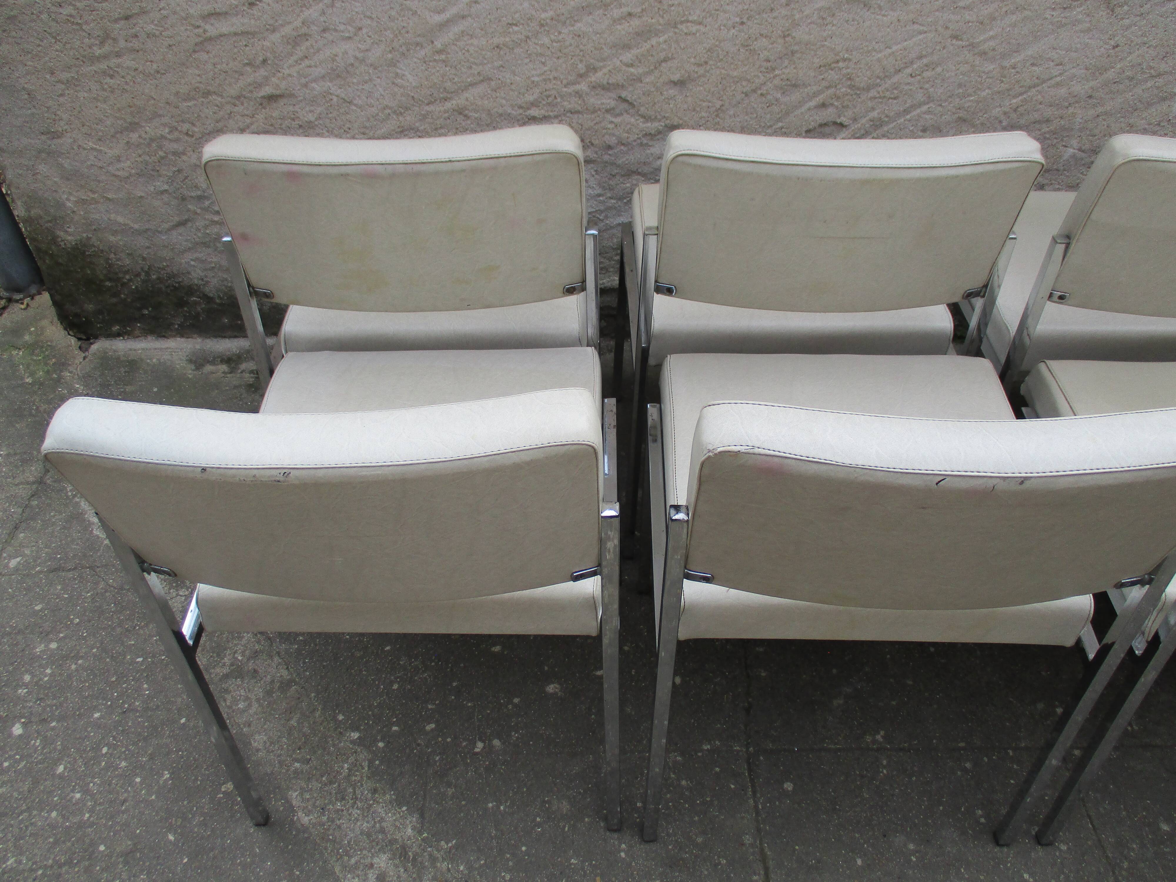Lot of 10 chairs Strafor 70s