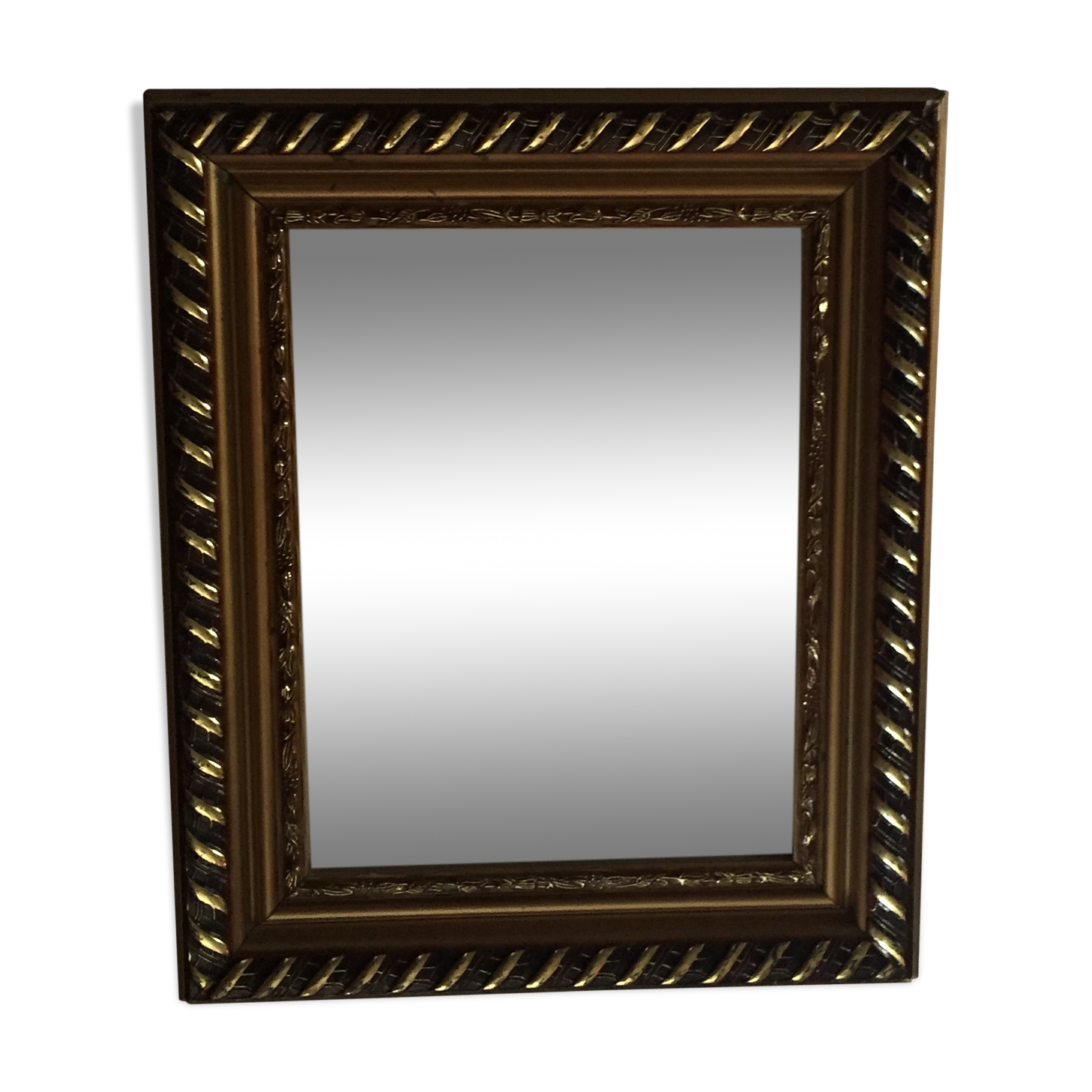 Miroir en bois doré 37,5 x 45 cm