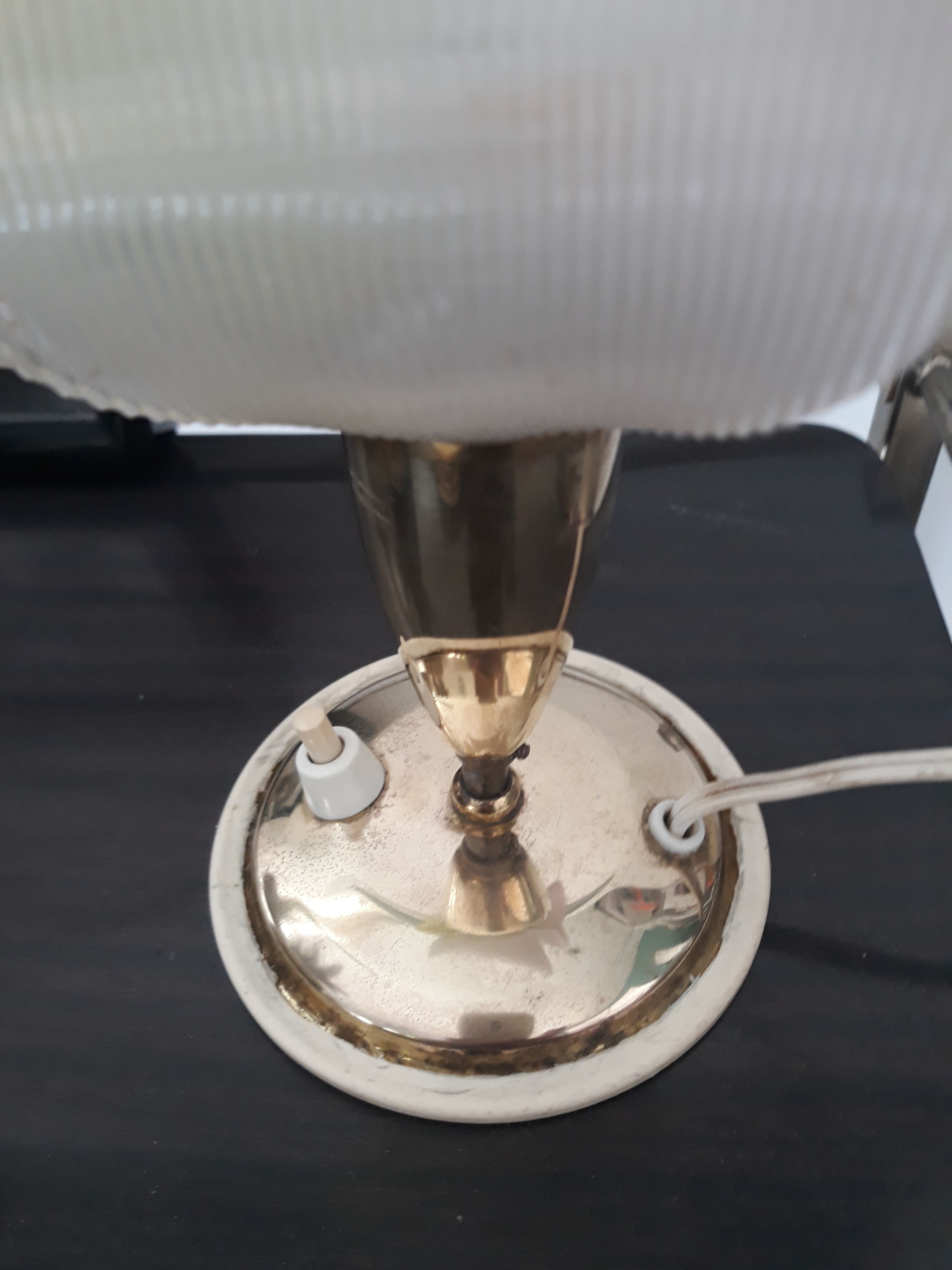 Lampe de table fleur en laiton vintage