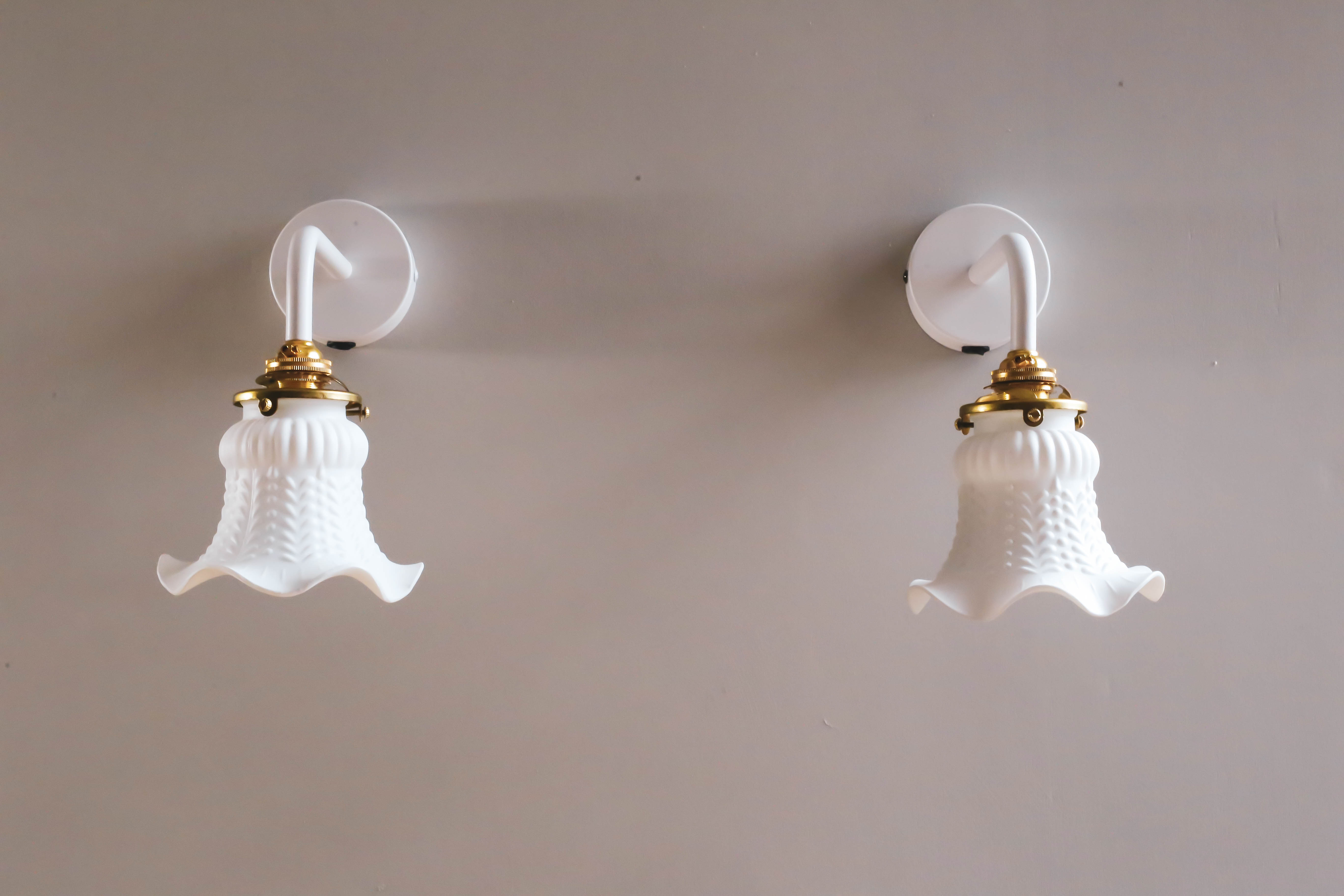 2 wall sconces in tulip glass painted white