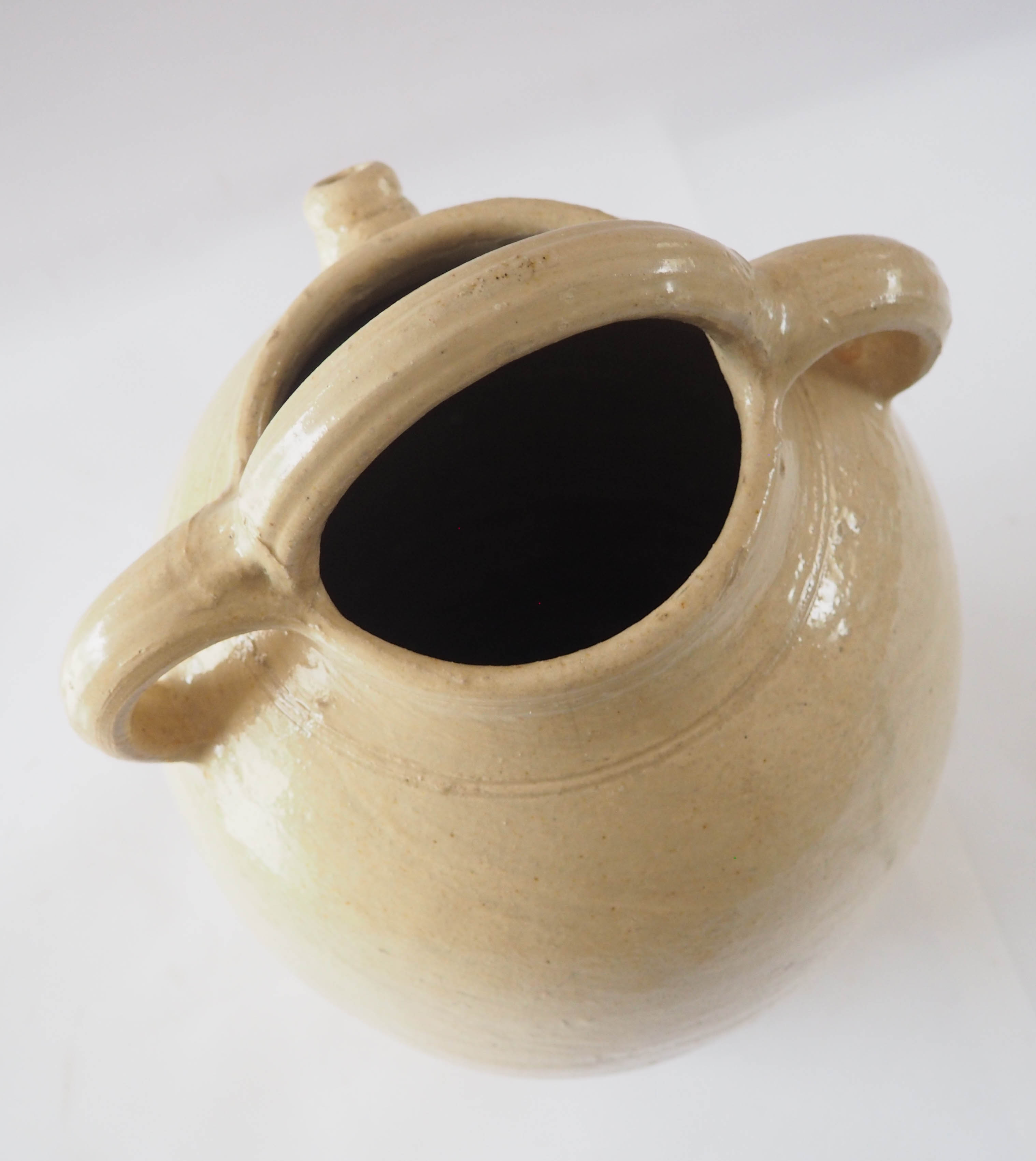 White sandstone gargoulette