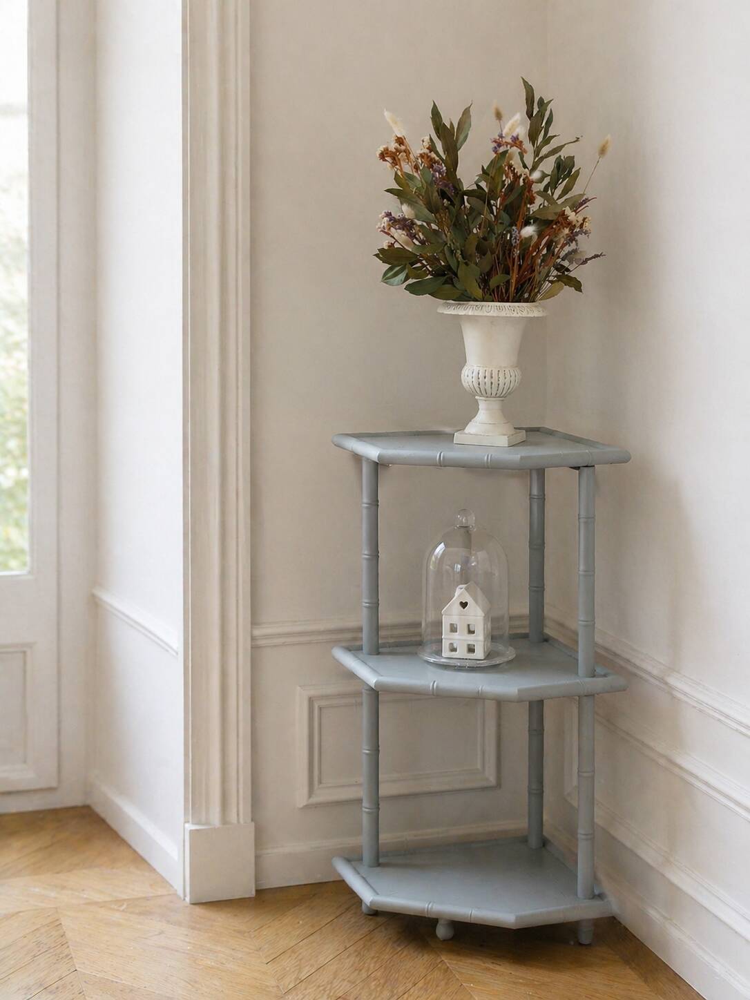 Bamboo shelf sublimated in grey-green.