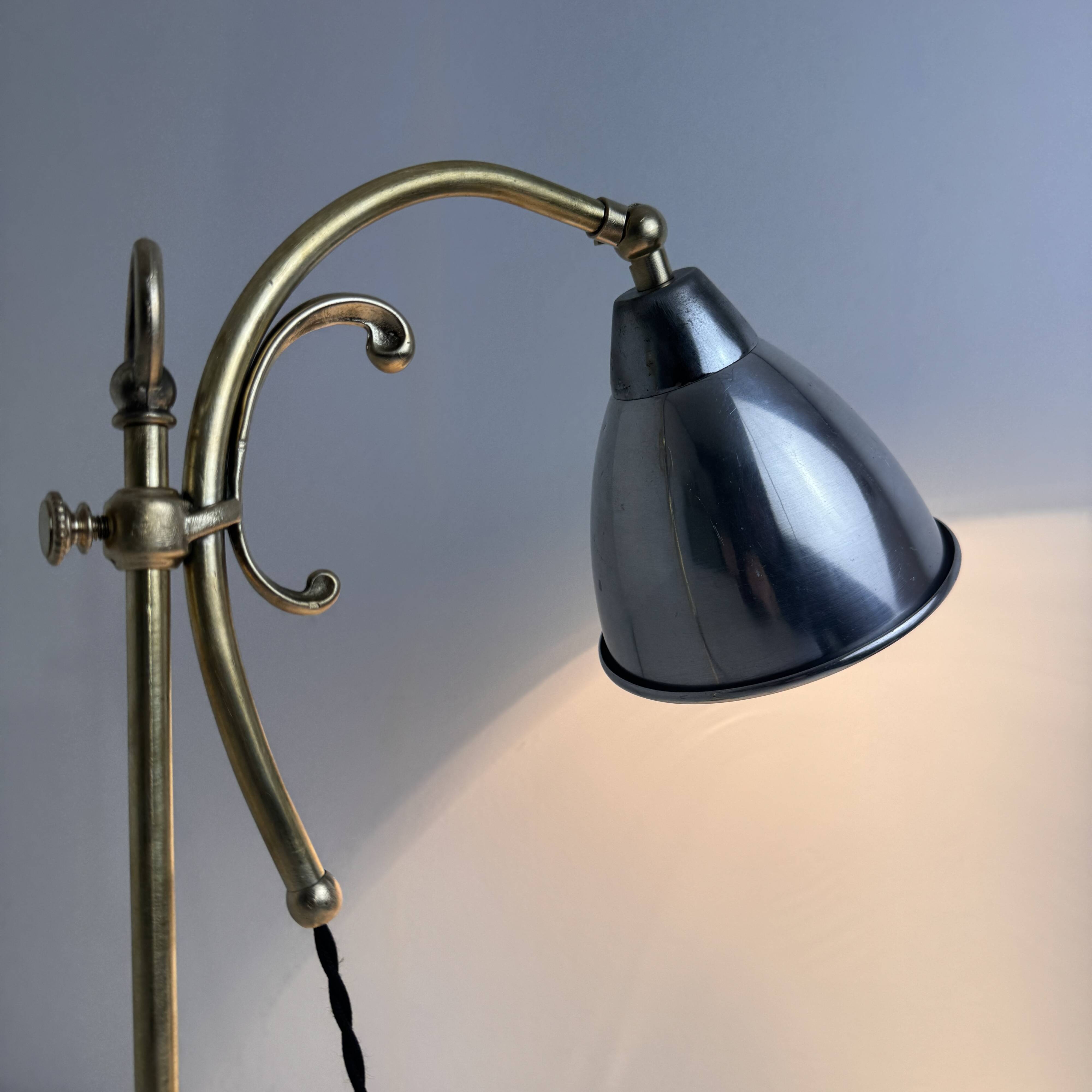 OLD VINTAGE DESK LAMP RAISE AND LOWER