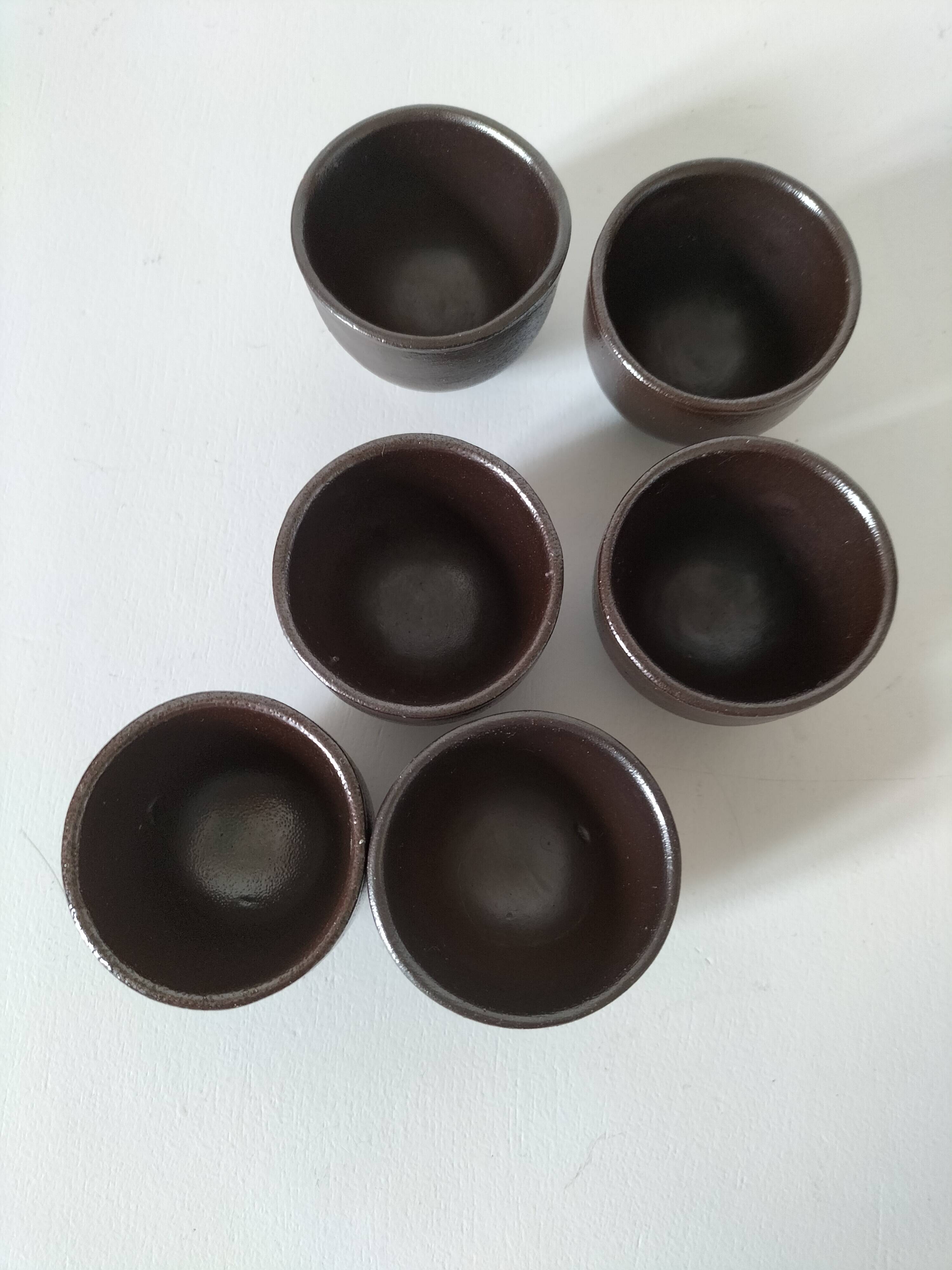 6 coupelles en grès marron