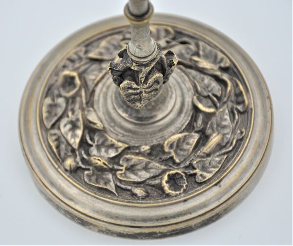 Paire d'anciens bougeoirs bronze doré