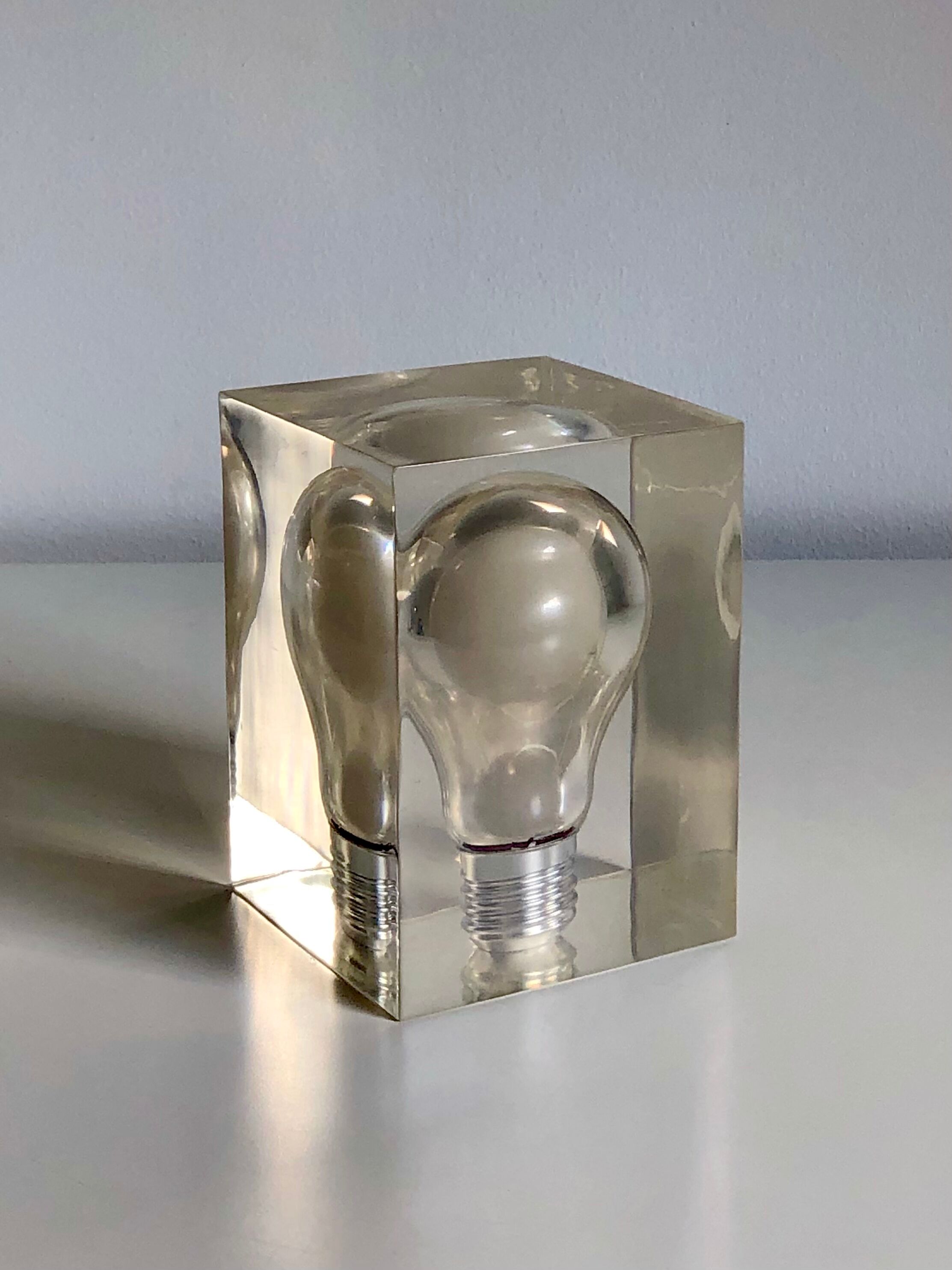 Sculpture inclusion in resin of a blue phosphorescent bulb attributed to Pierre Giraudon, 1970