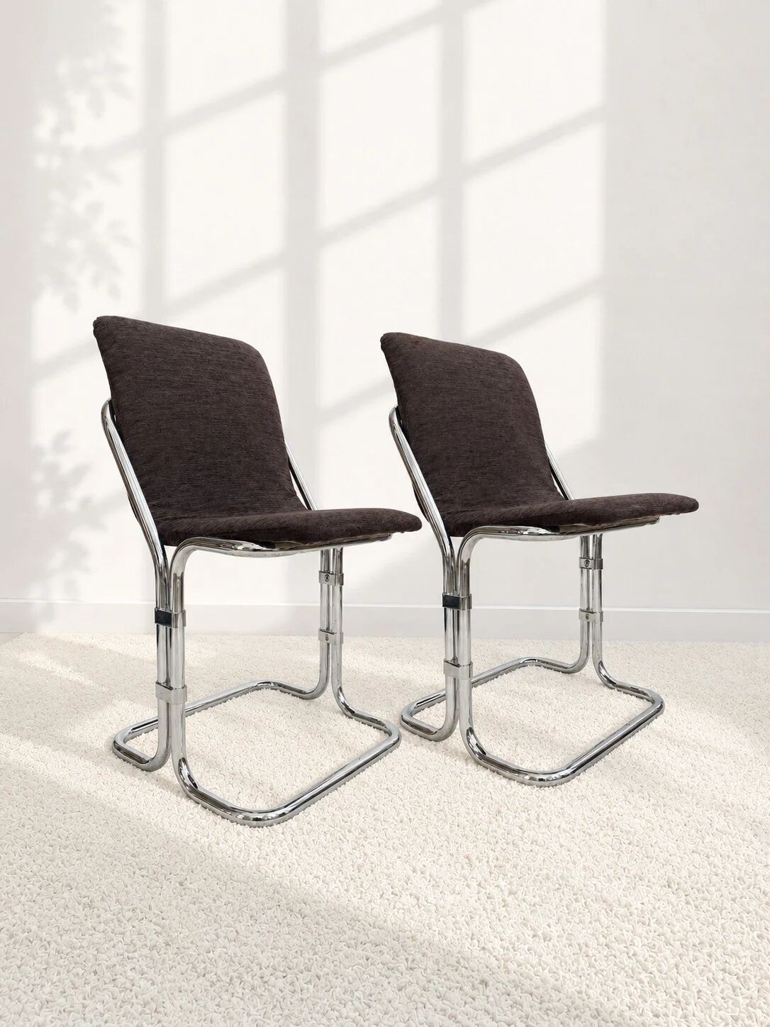 Chaises space age, Italie, années 1970.