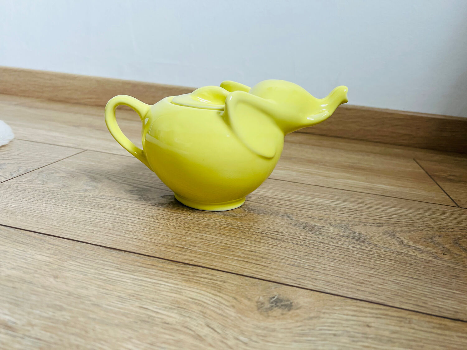 Teapot elephant lipton green wormwood