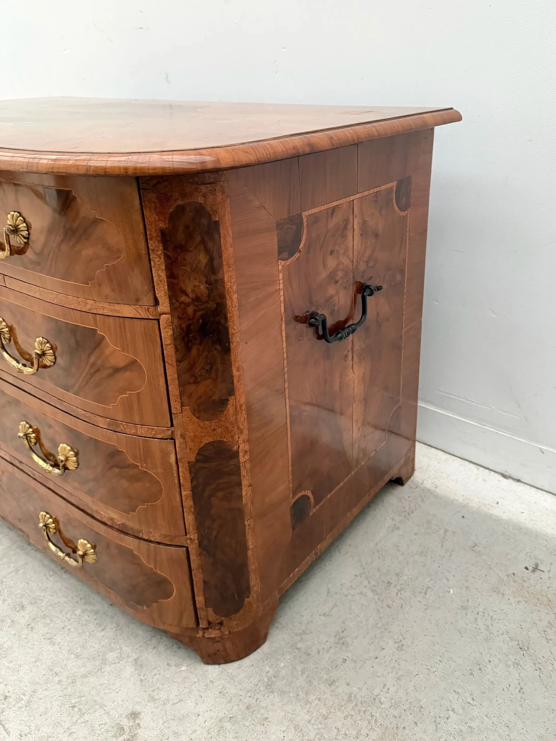 Marquetry commode from the Louis XIV period, early 18th century, Portugal.